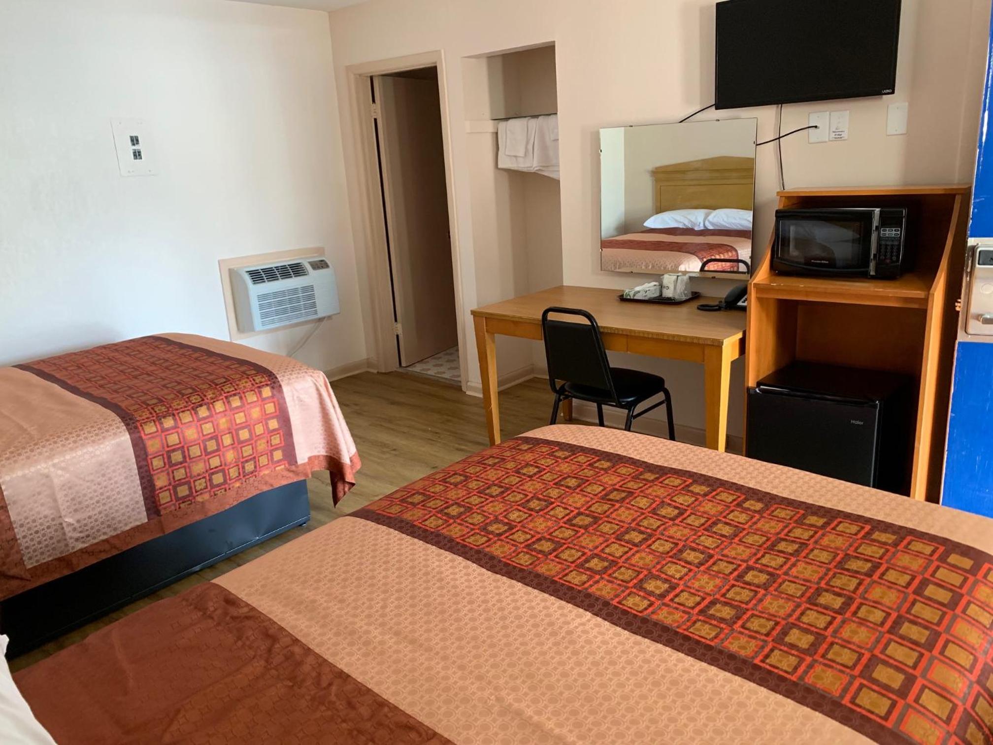 Double Room with Two Double Beds - Non-Smoking photo 2