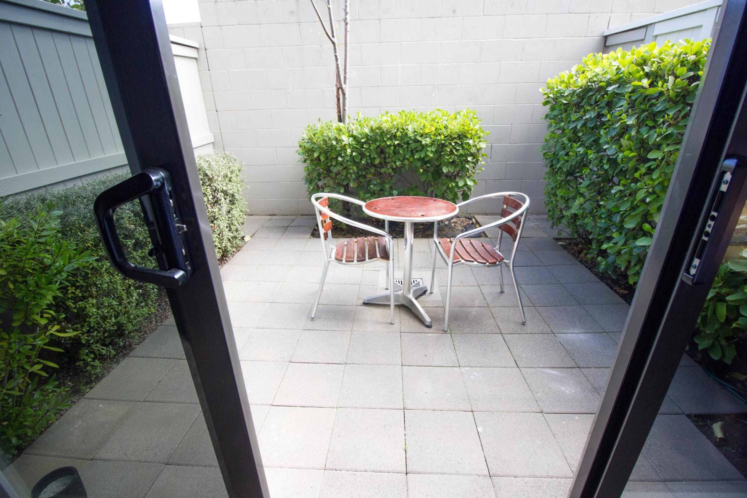 Studio with Courtyard - Photo 6