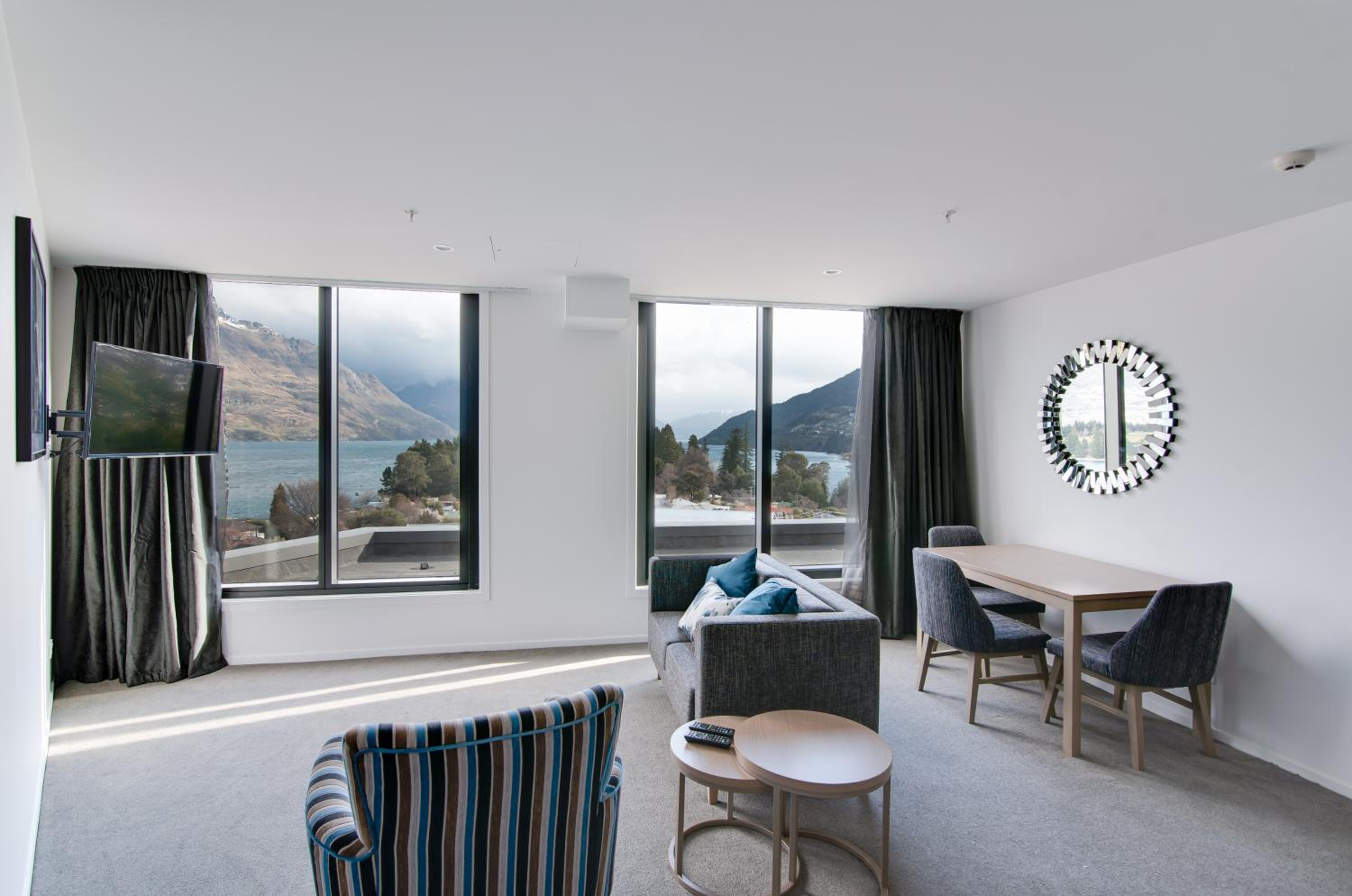 One-Bedroom Accessible Apartment - Lake View - Photo 10