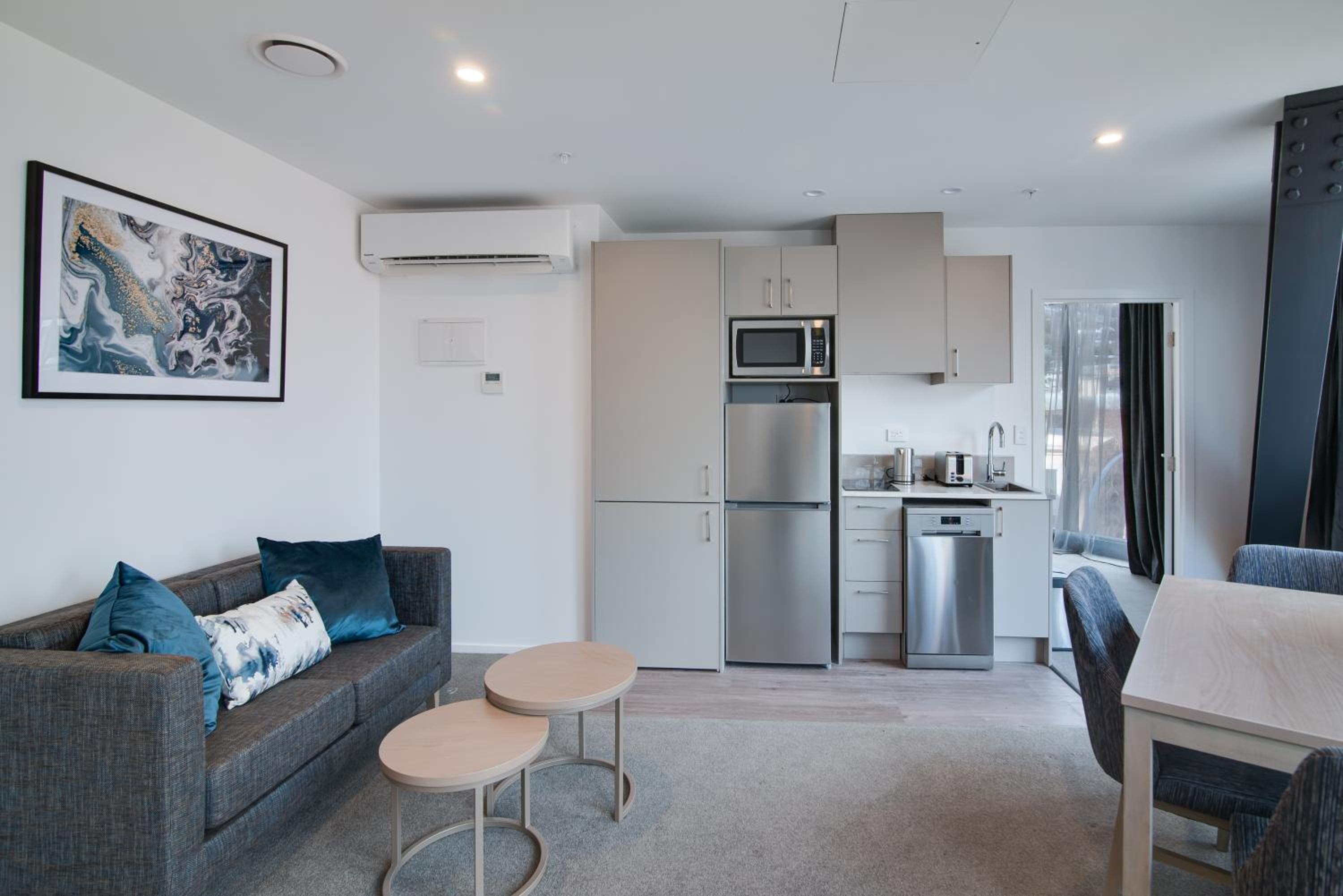Two-Bedroom Apartment - Lake View