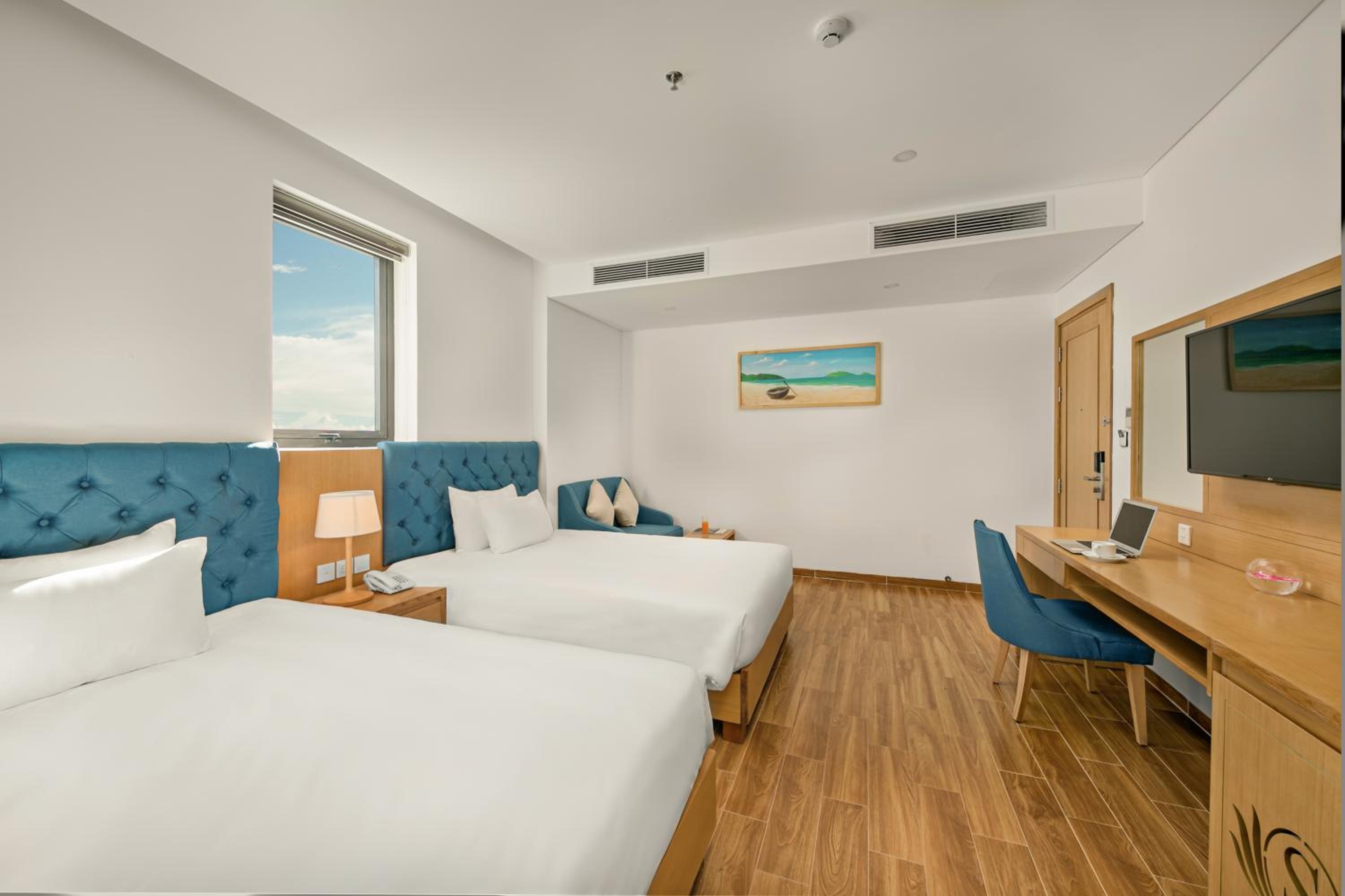 Superior Twin Room with Partial Ocean View photo 1