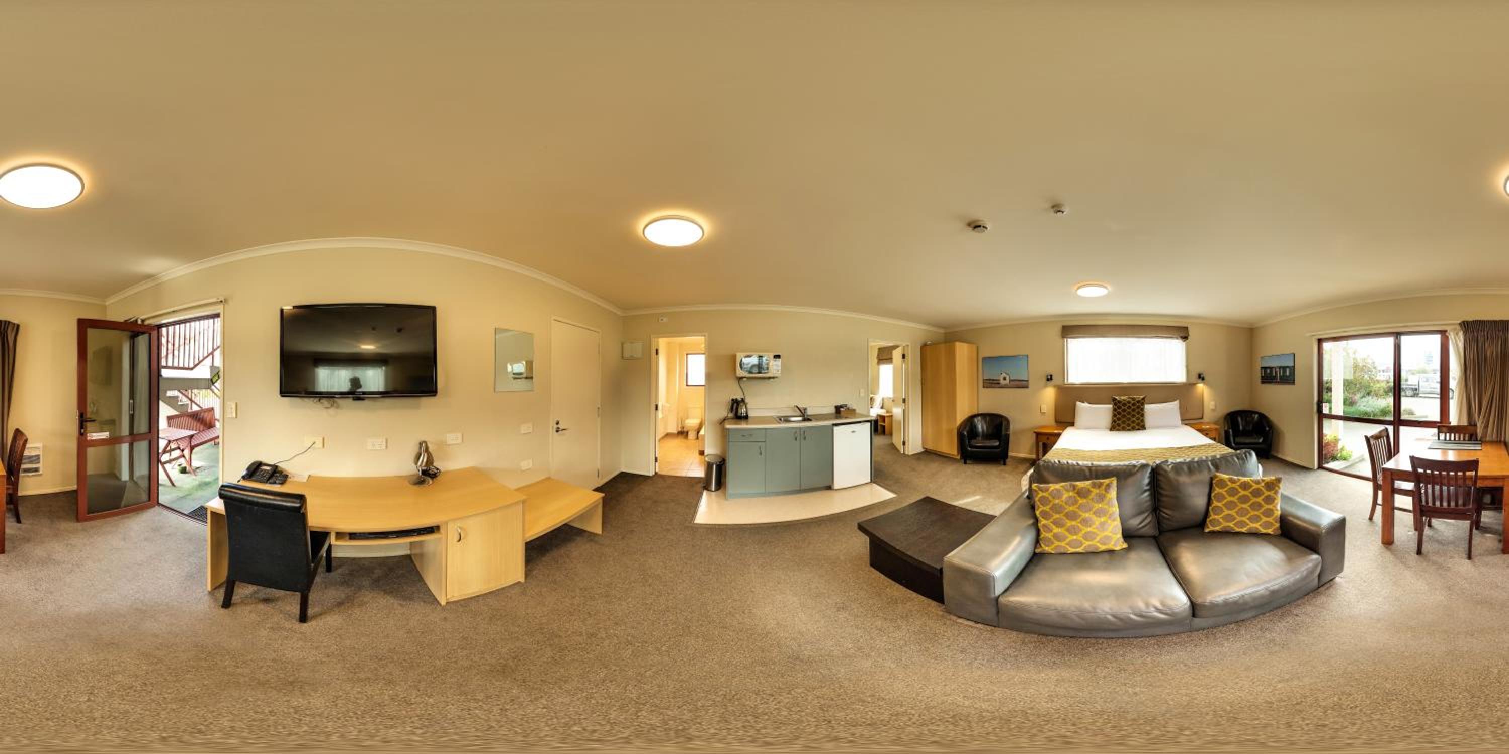 One-Bedroom Apartment - Photo 3