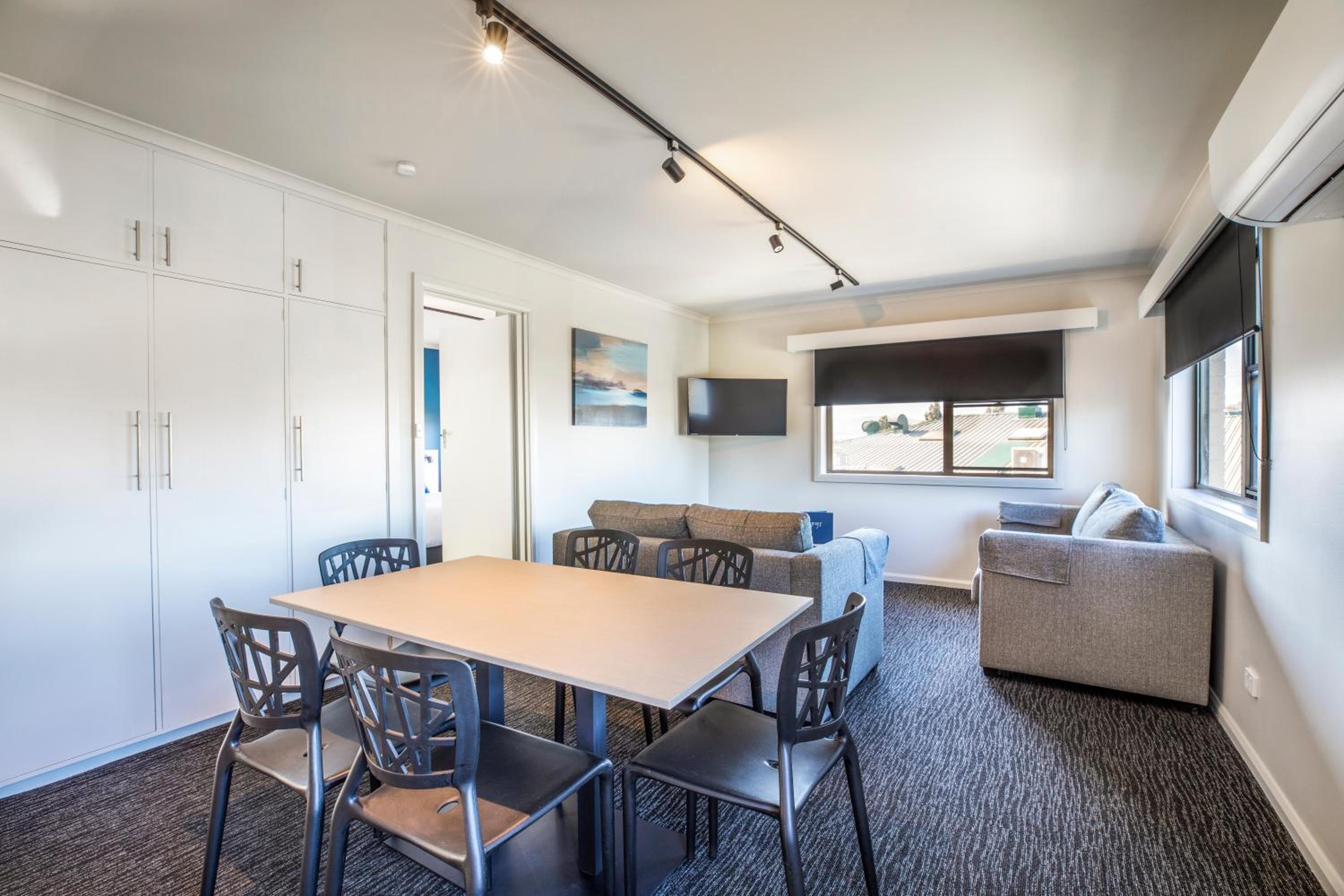 Three-Bedroom Apartment - Photo 6