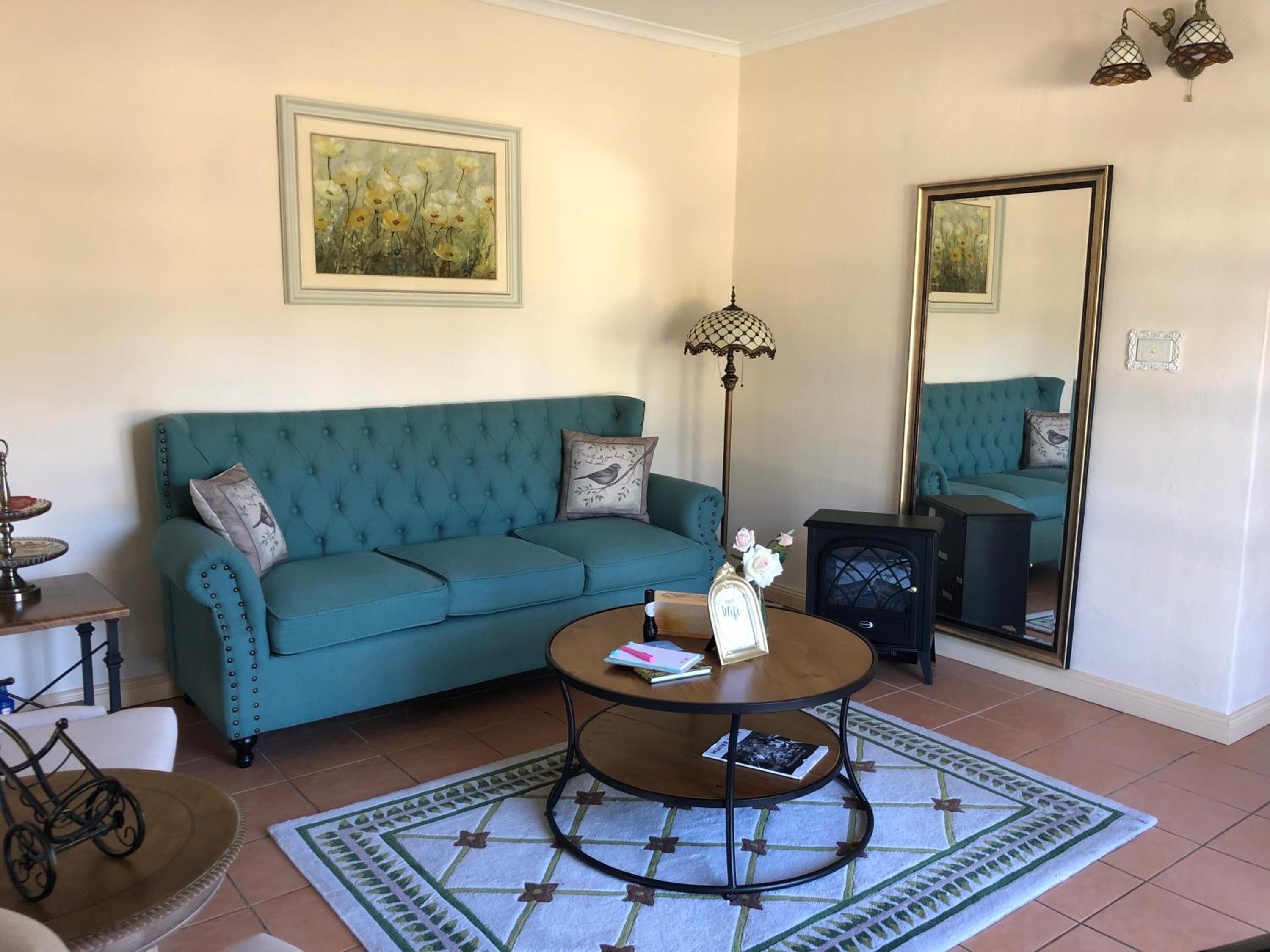 Queen Suite with Pool View - Photo 9