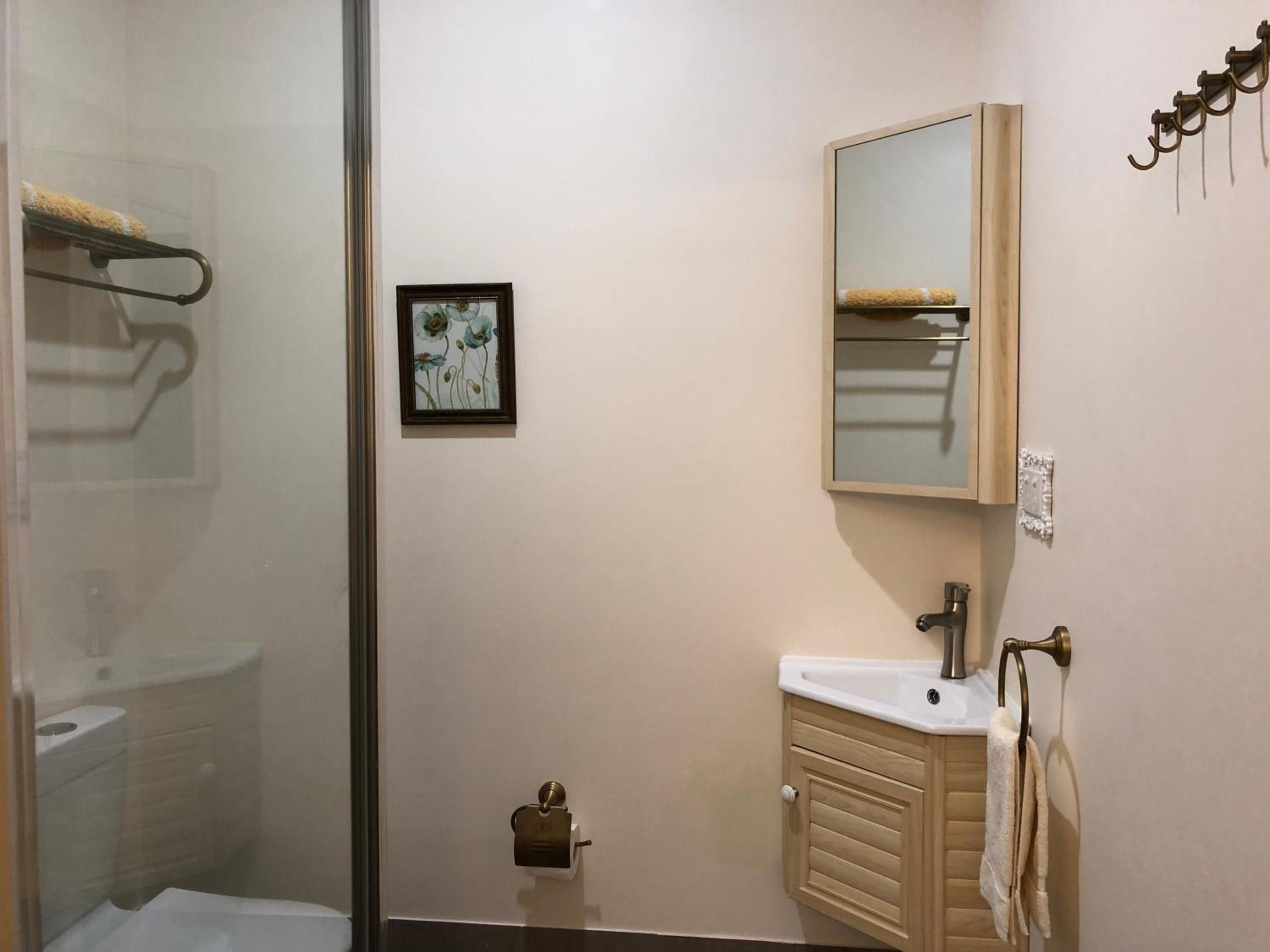 Three-Bedroom Suite - Photo 8