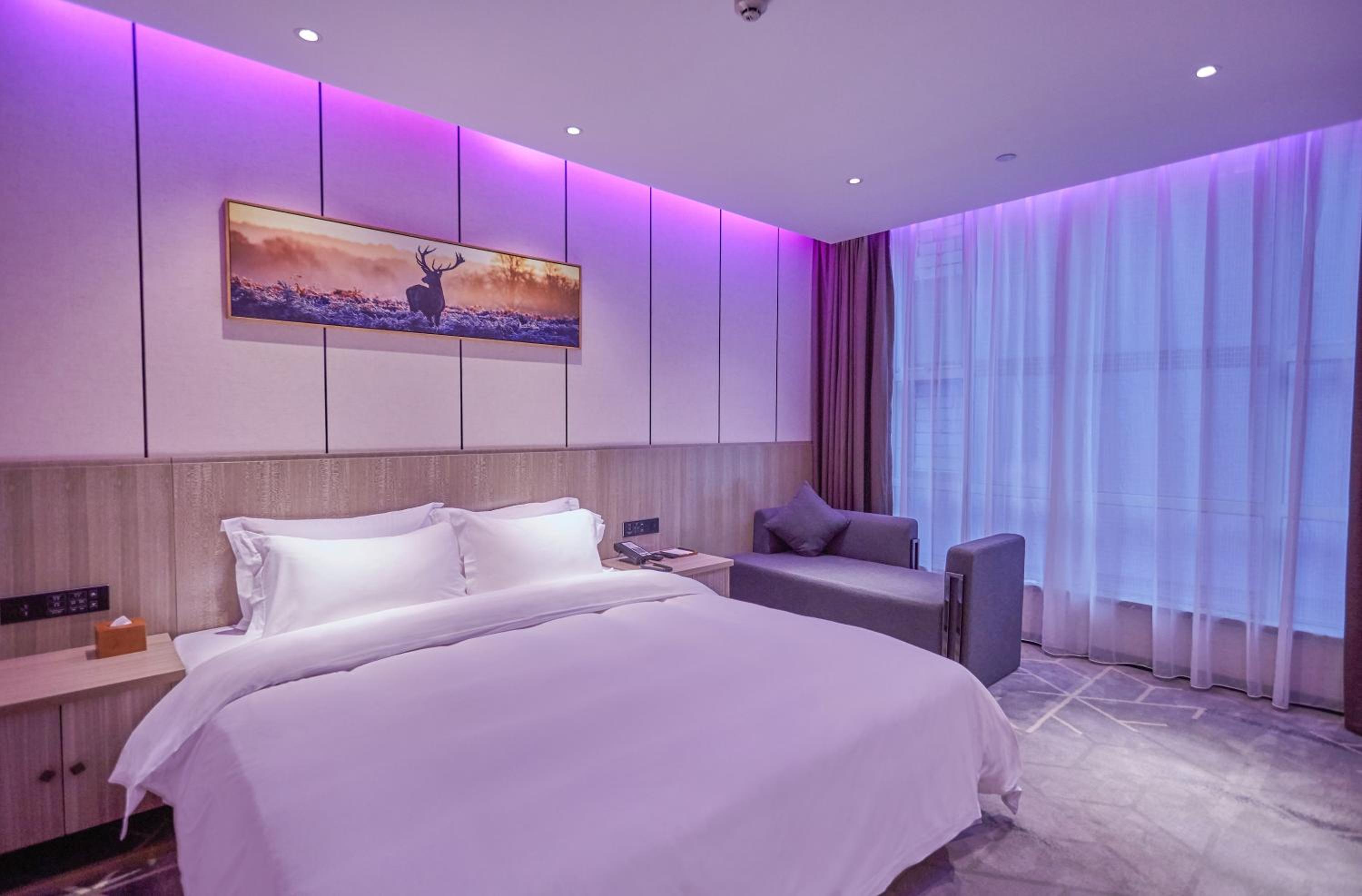 Deluxe Queen Room