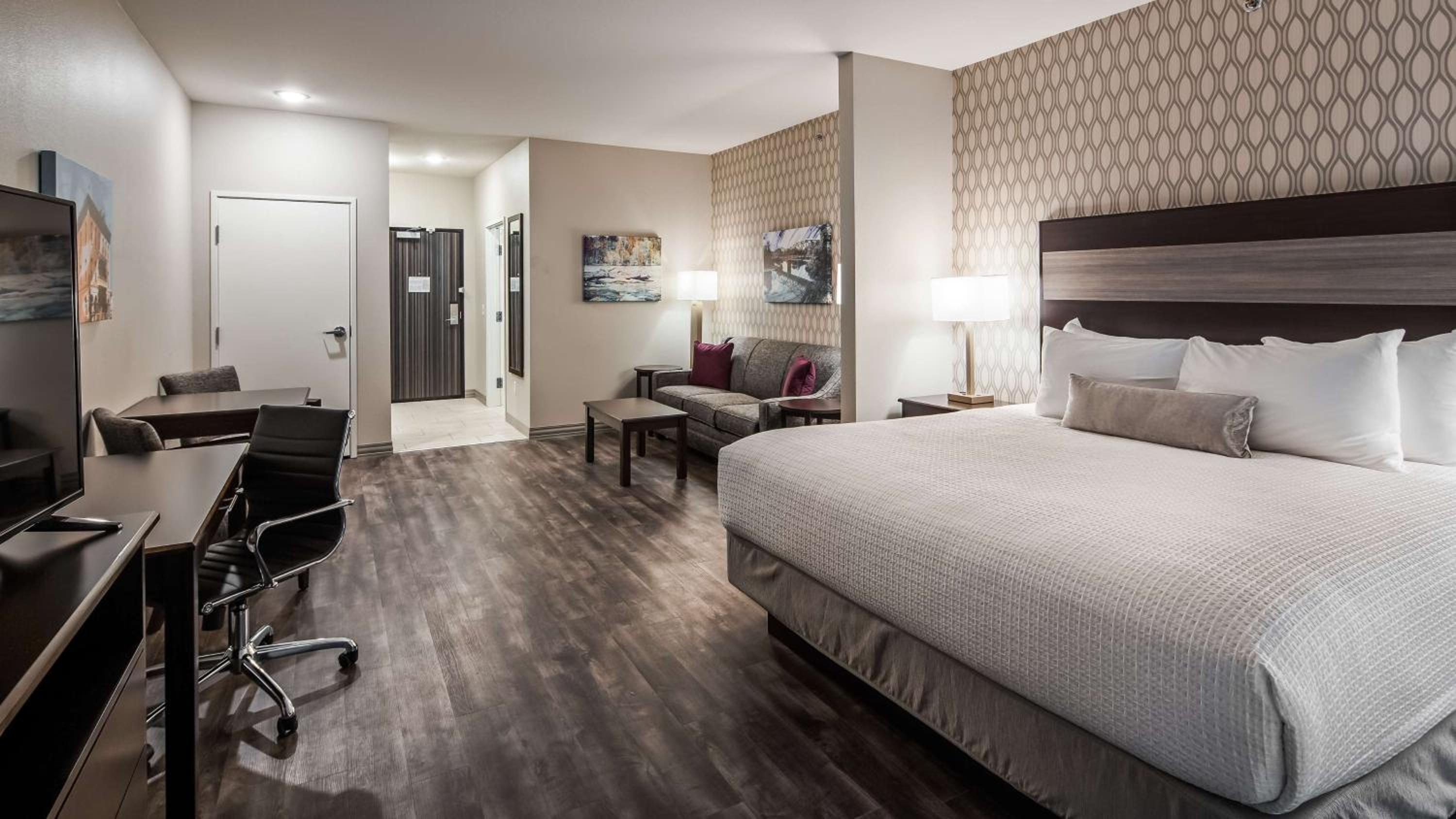 King Suite with Kitchenette photo 2