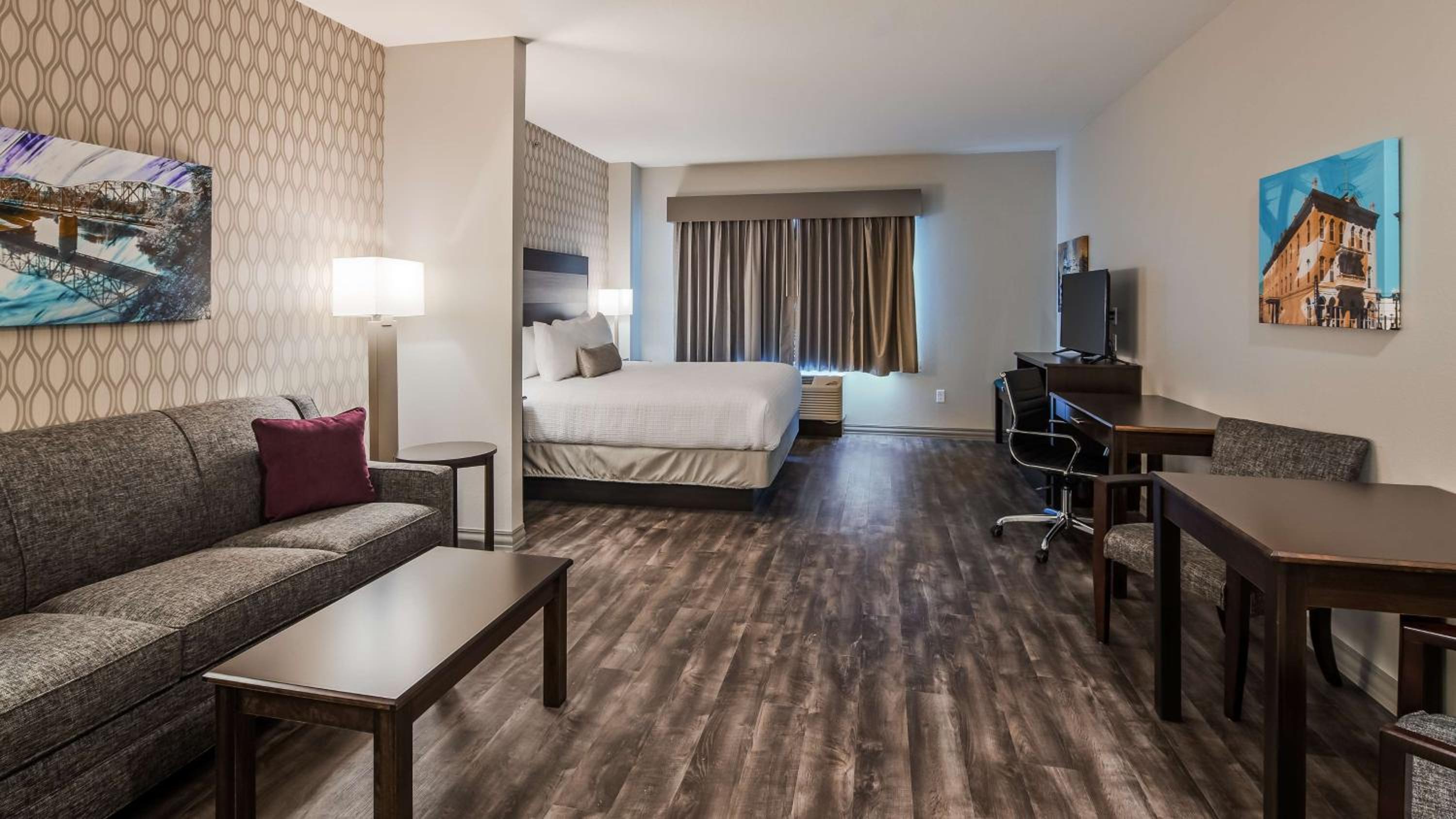 King Suite with Roll-In Shower and Sofa Bed - Disability/Non-Smoking photo 1