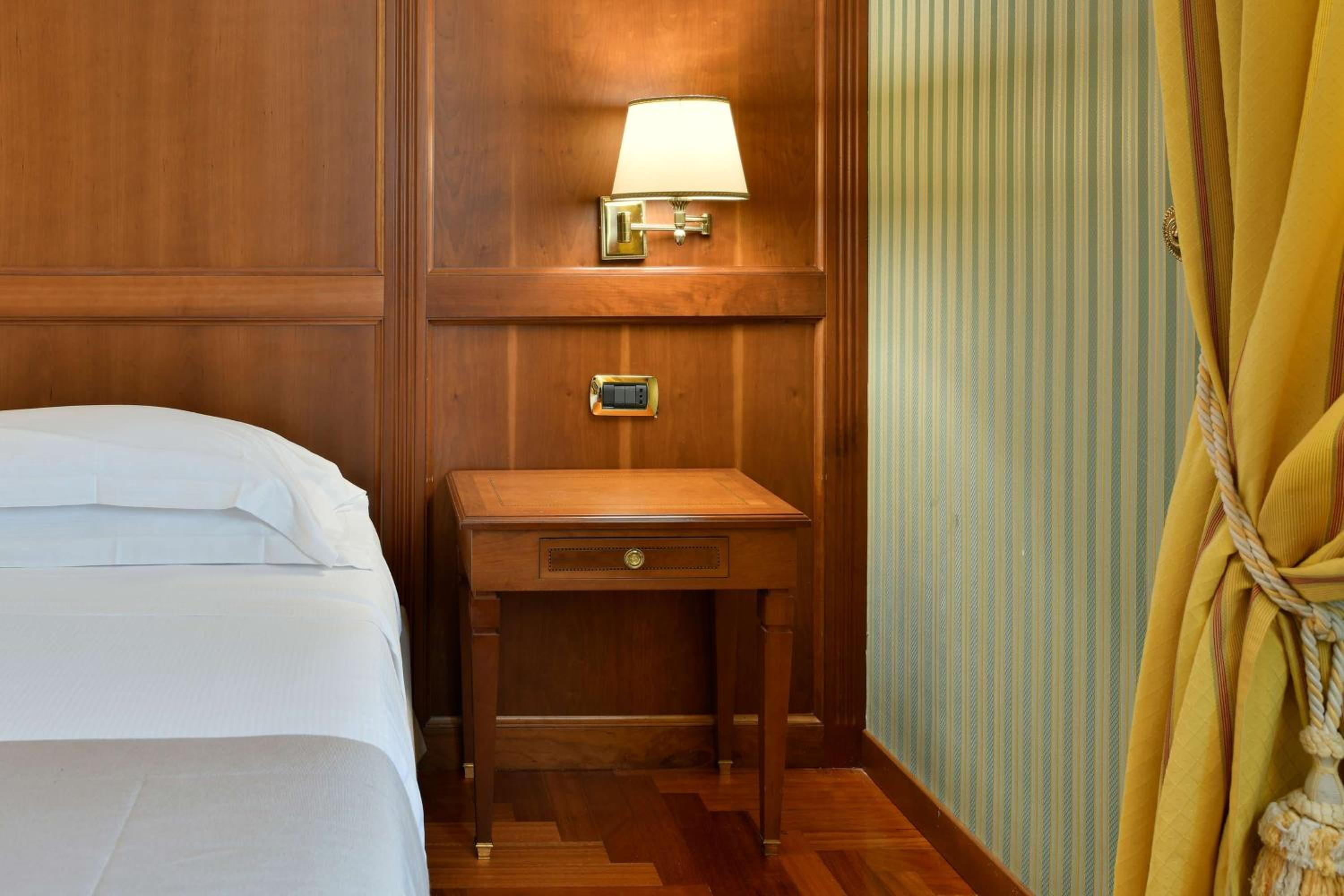 Standard Queen Room - Photo 2