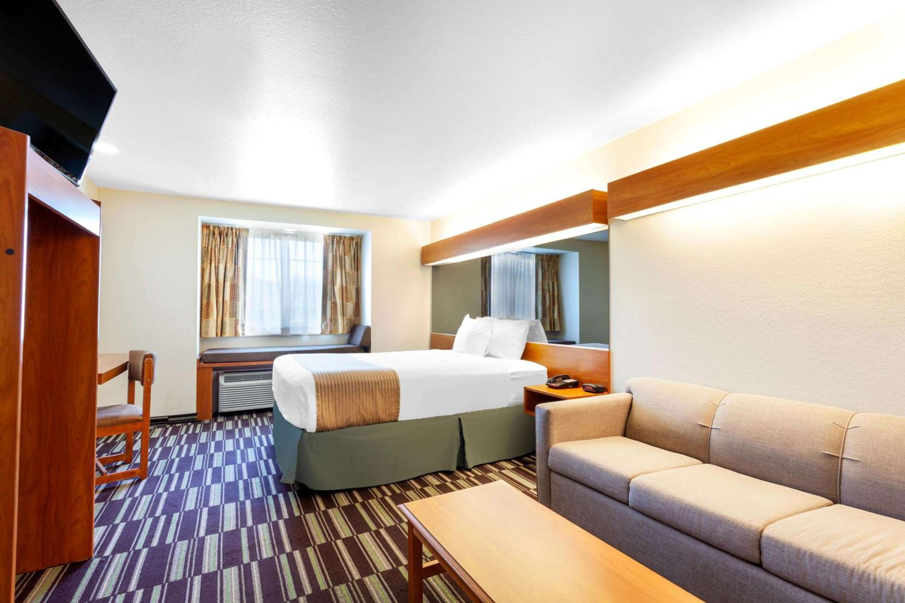 Queen Studio Suite - Mobility Access/Non-Smoking - Photo 1
