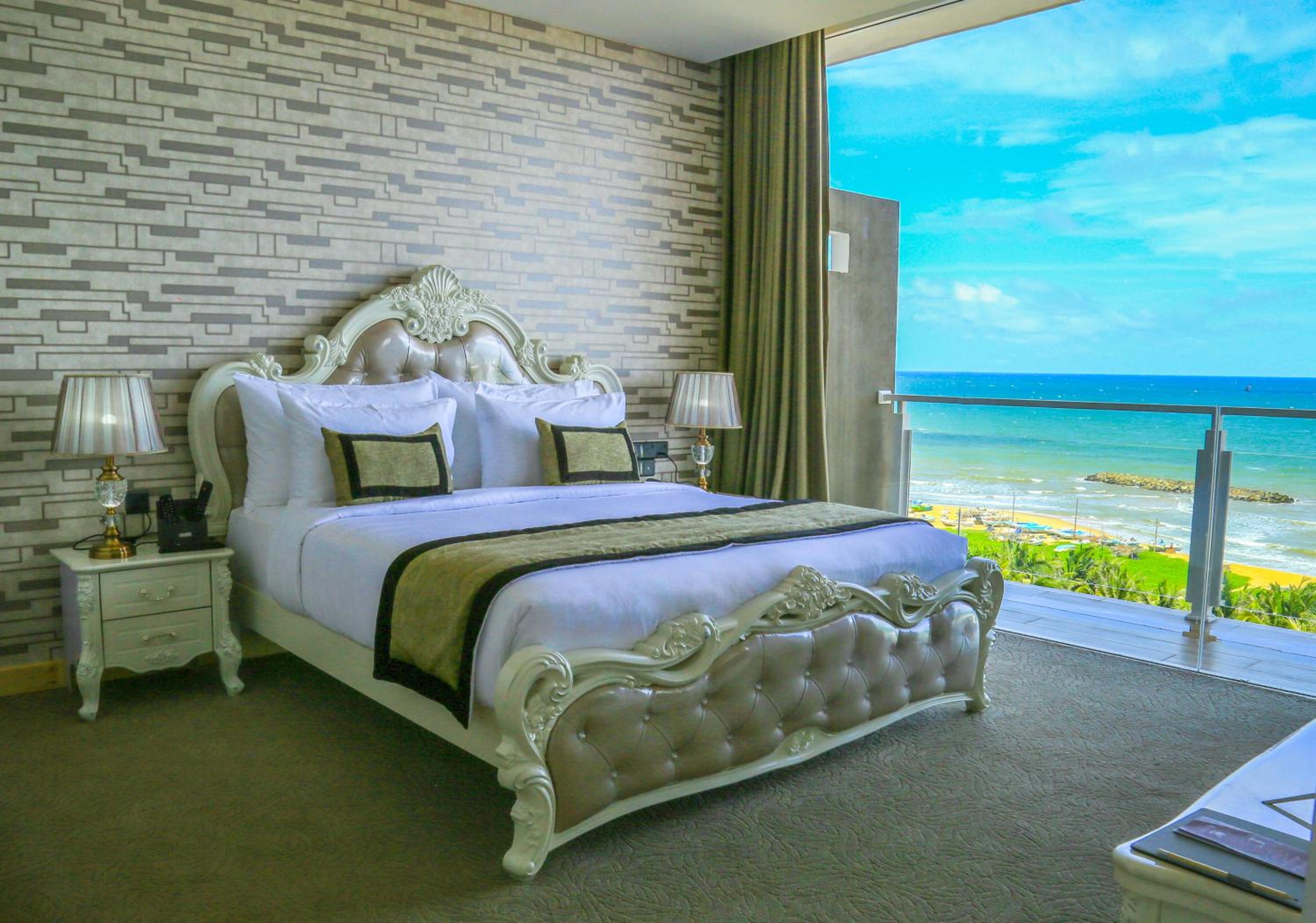 Corner Suite with Balcony & Sea View with Early Check-in & Late Check-out on Availability