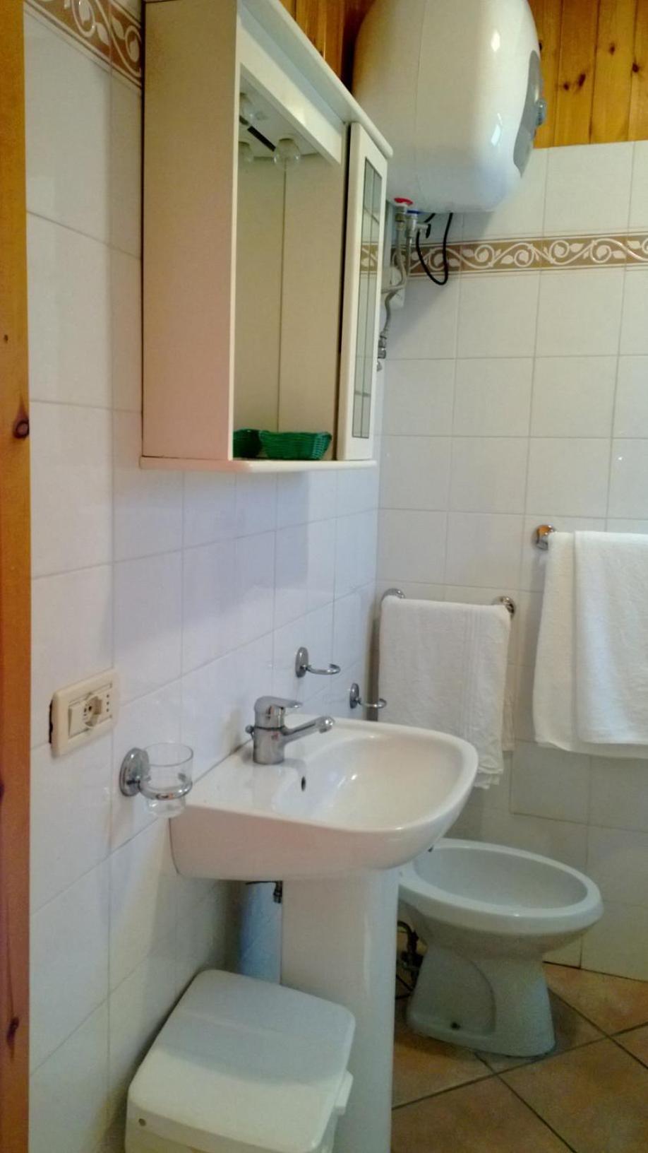 One-Bedroom Bungalow (4 Adults) - Photo 8