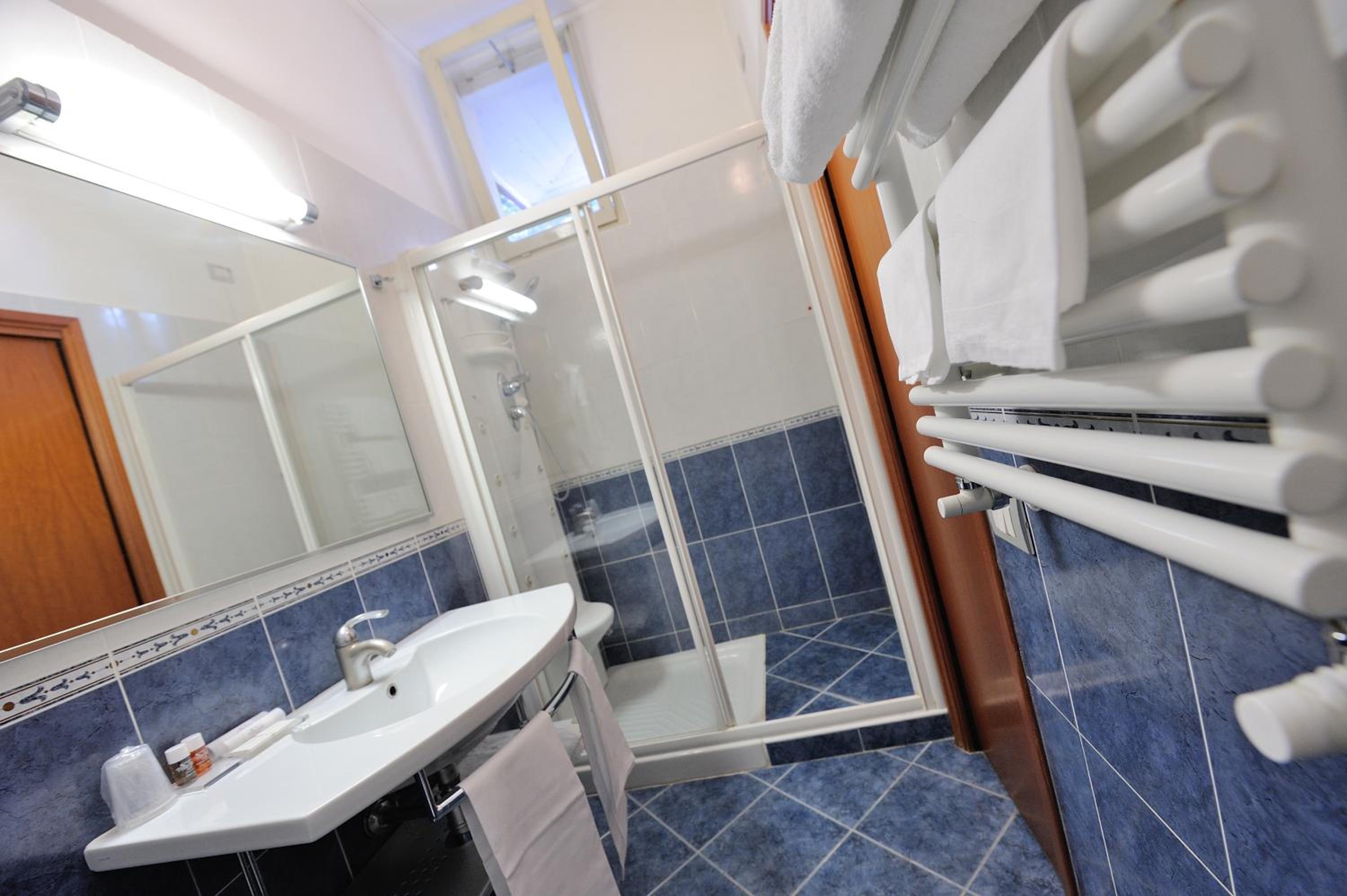 Classic Double or Twin Room with Balcony - Photo 2