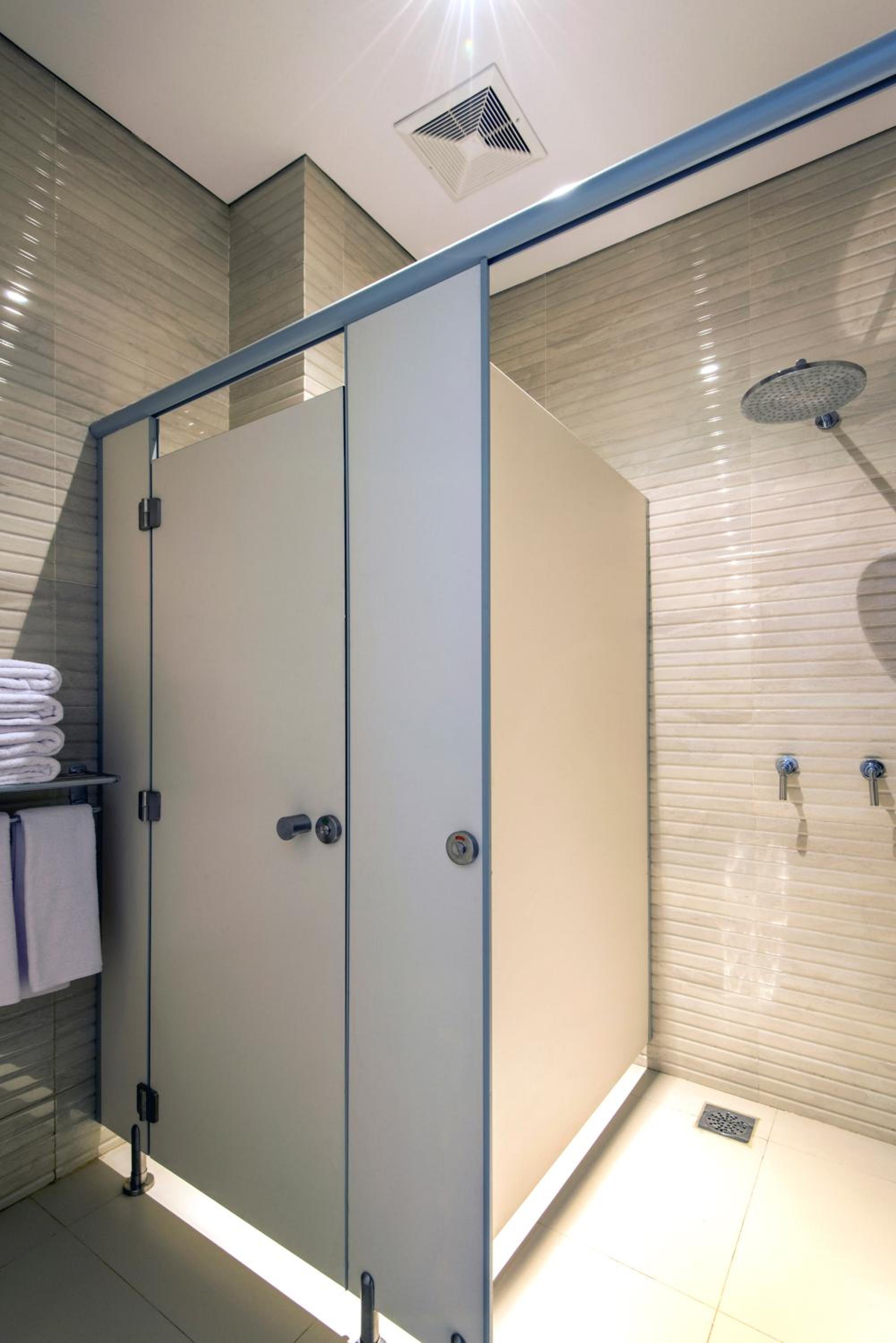 Quadruple Room with Private Bathroom photo 3