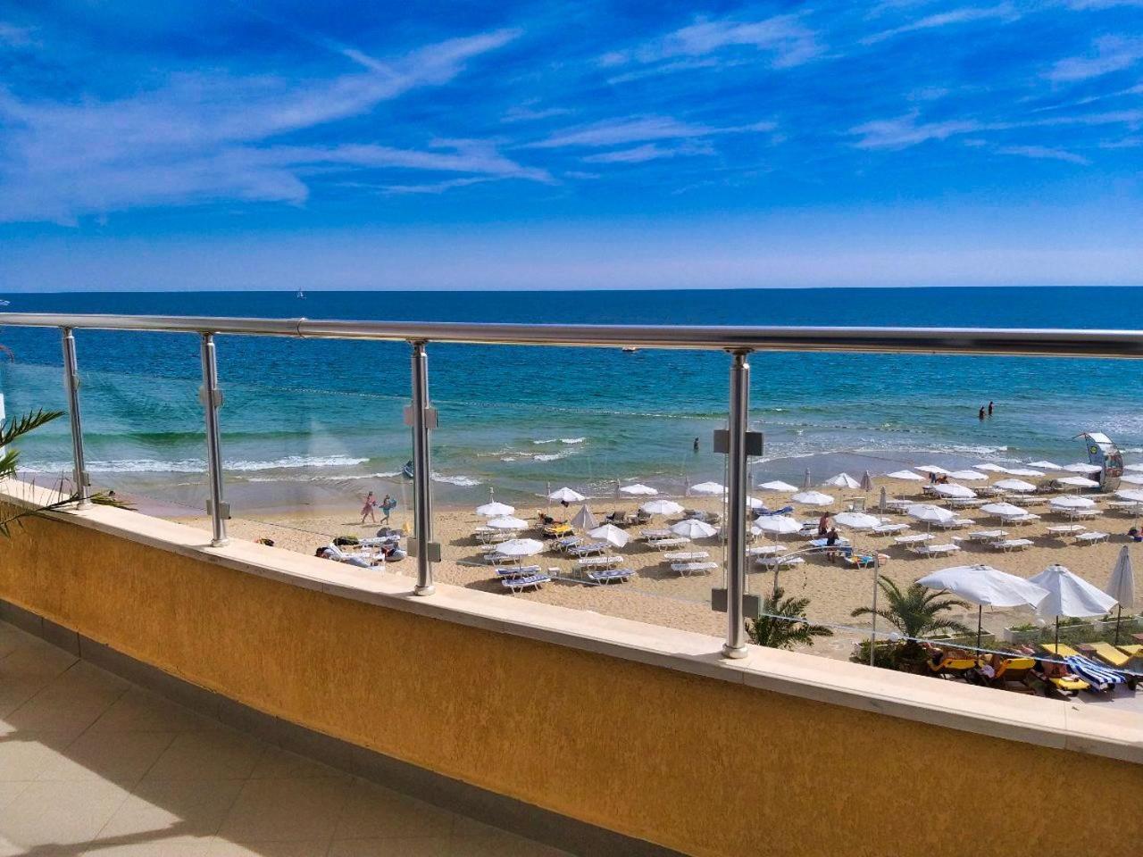 Twin Room with Sea View and Balcony with Free Beach Access - Photo 5
