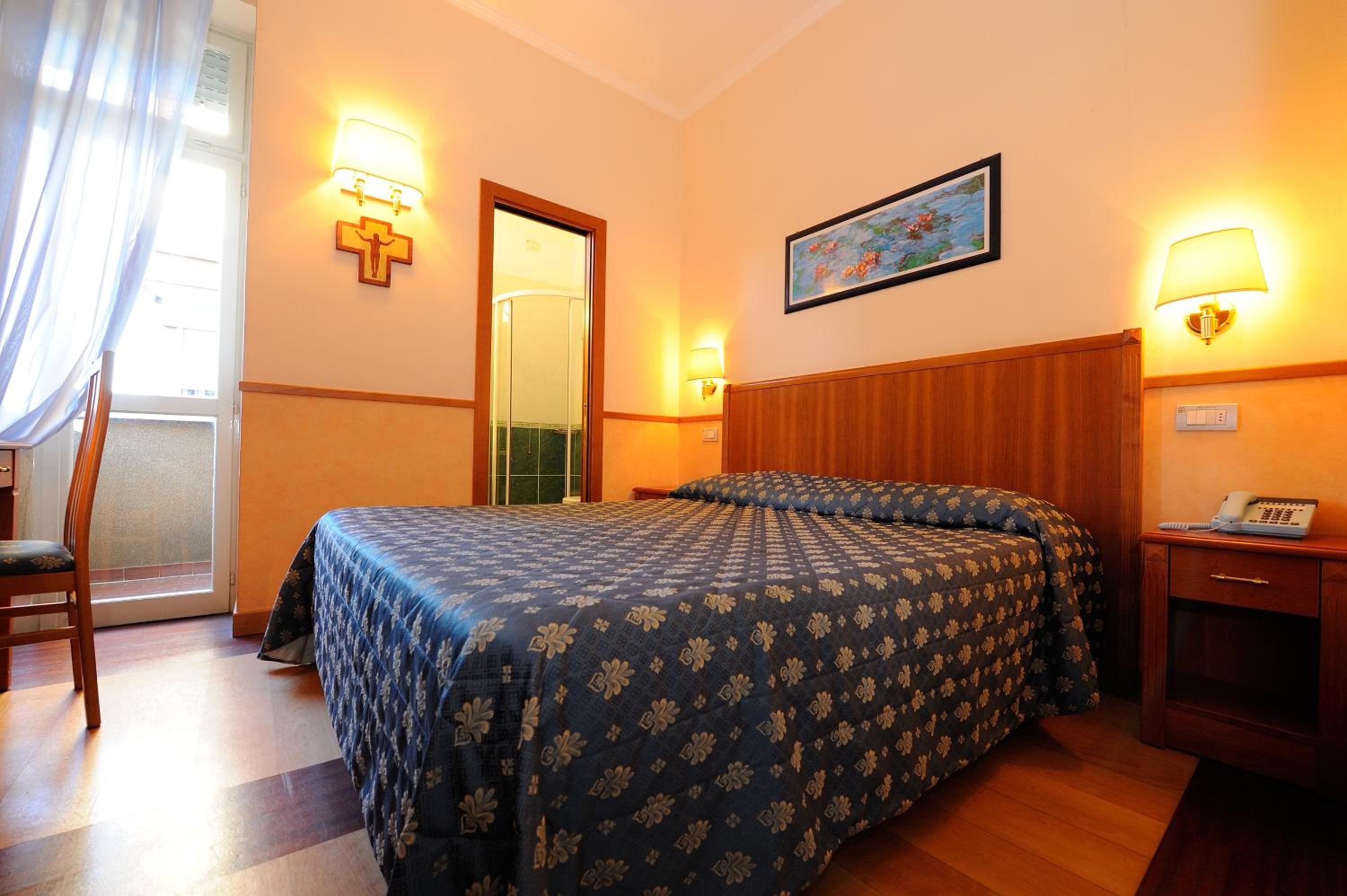 Classic Double or Twin Room with Balcony - Photo 3