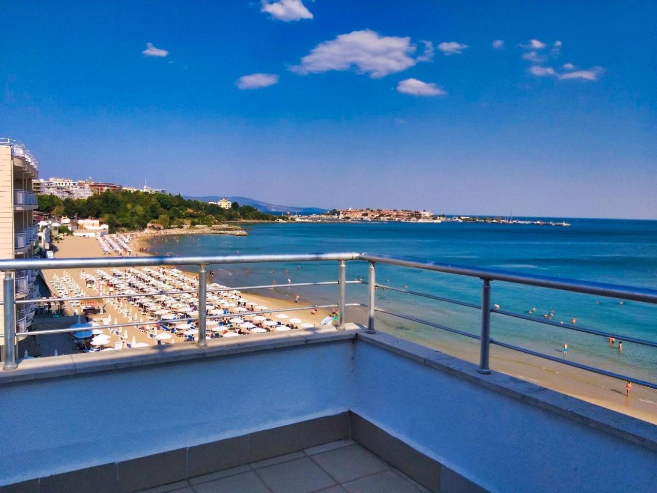 Apartment with Sea View and Balcony - Photo 10