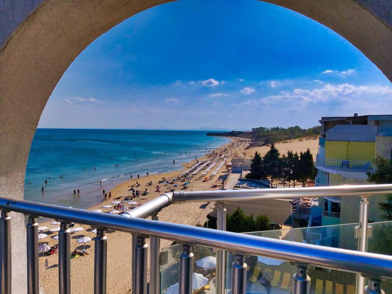 Apartment with Sea View and Balcony - Photo 11