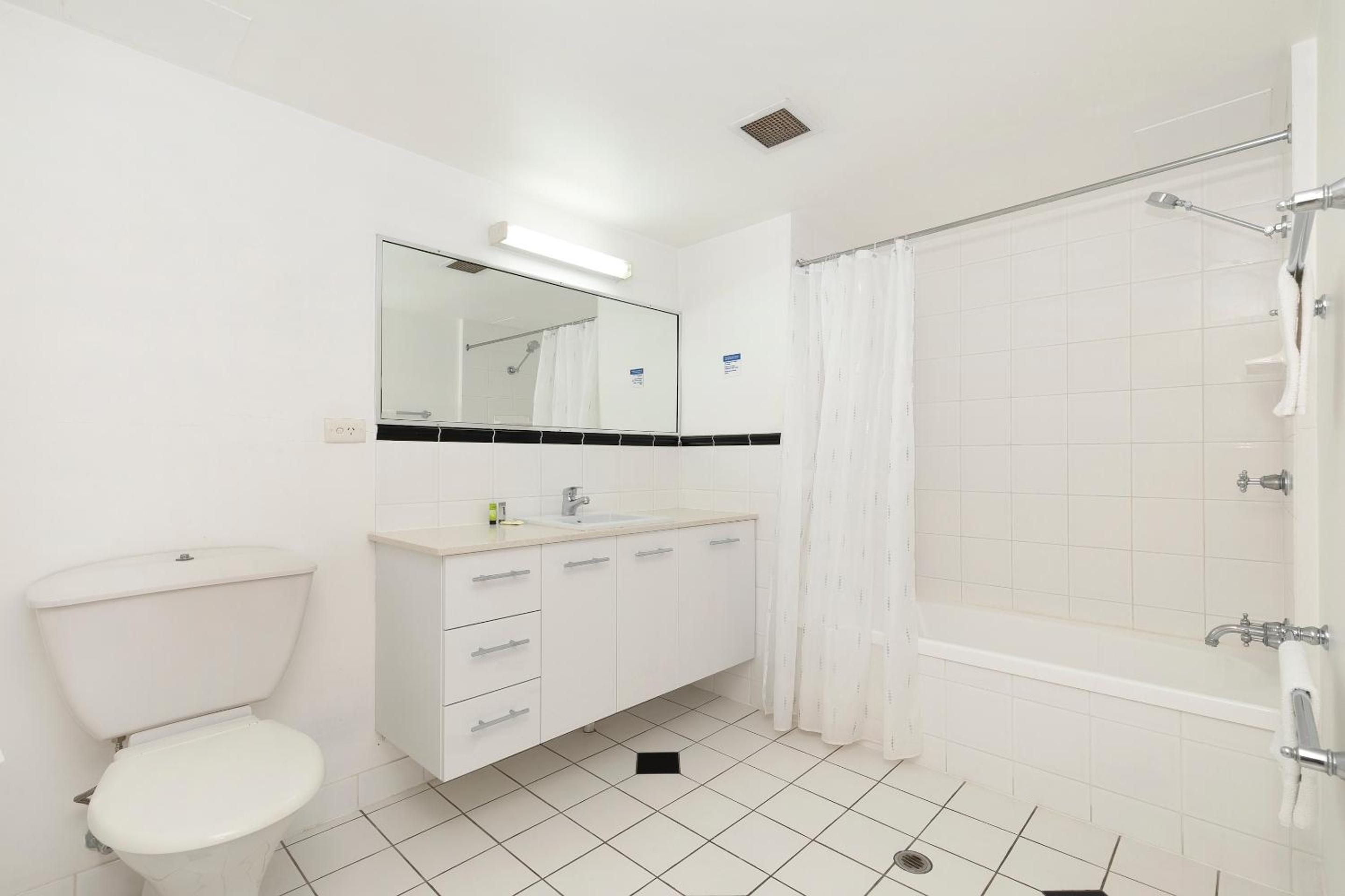 One-Bedroom Apartment thumbnail 5