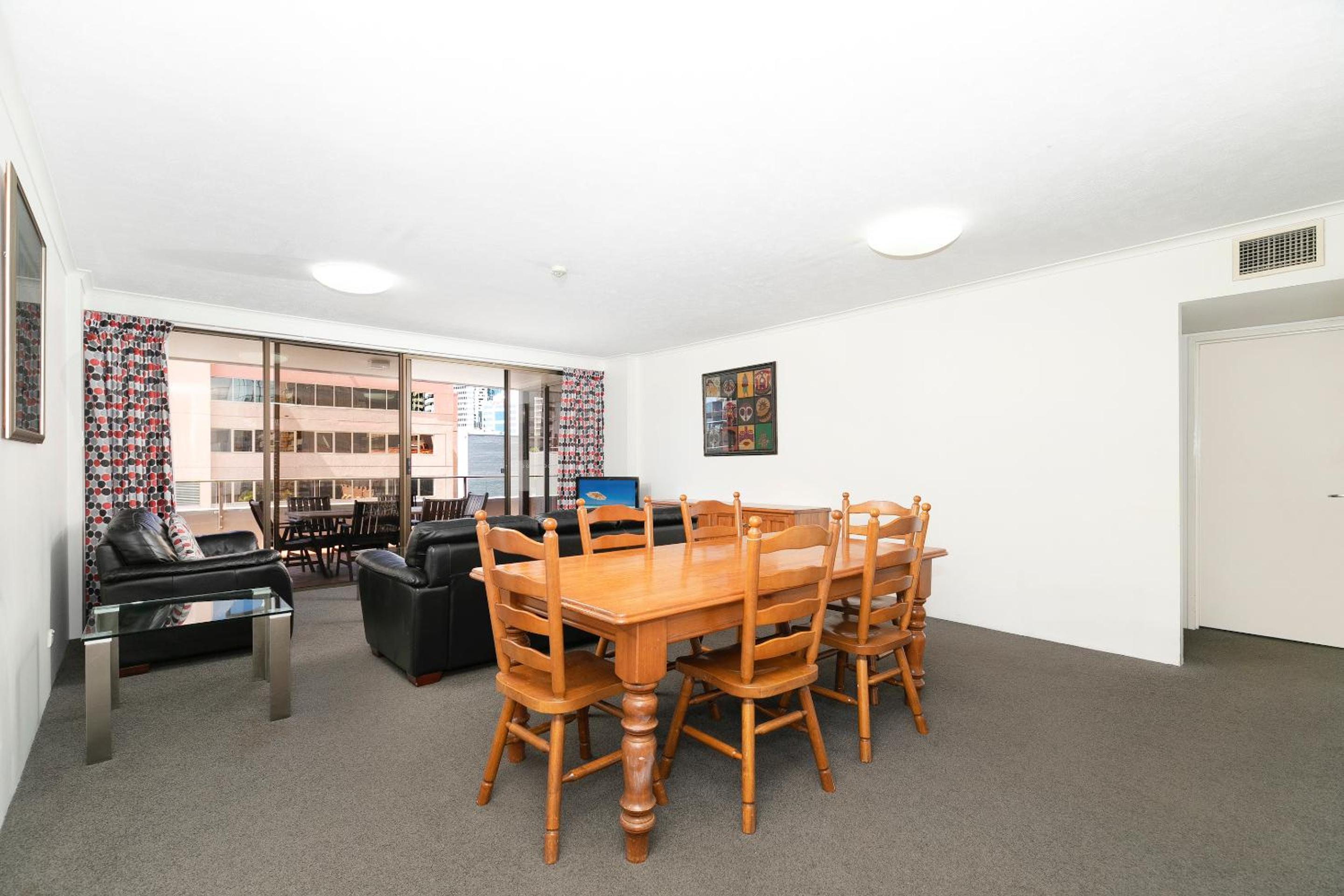 Budget Two-Bedroom Apartment thumbnail 5