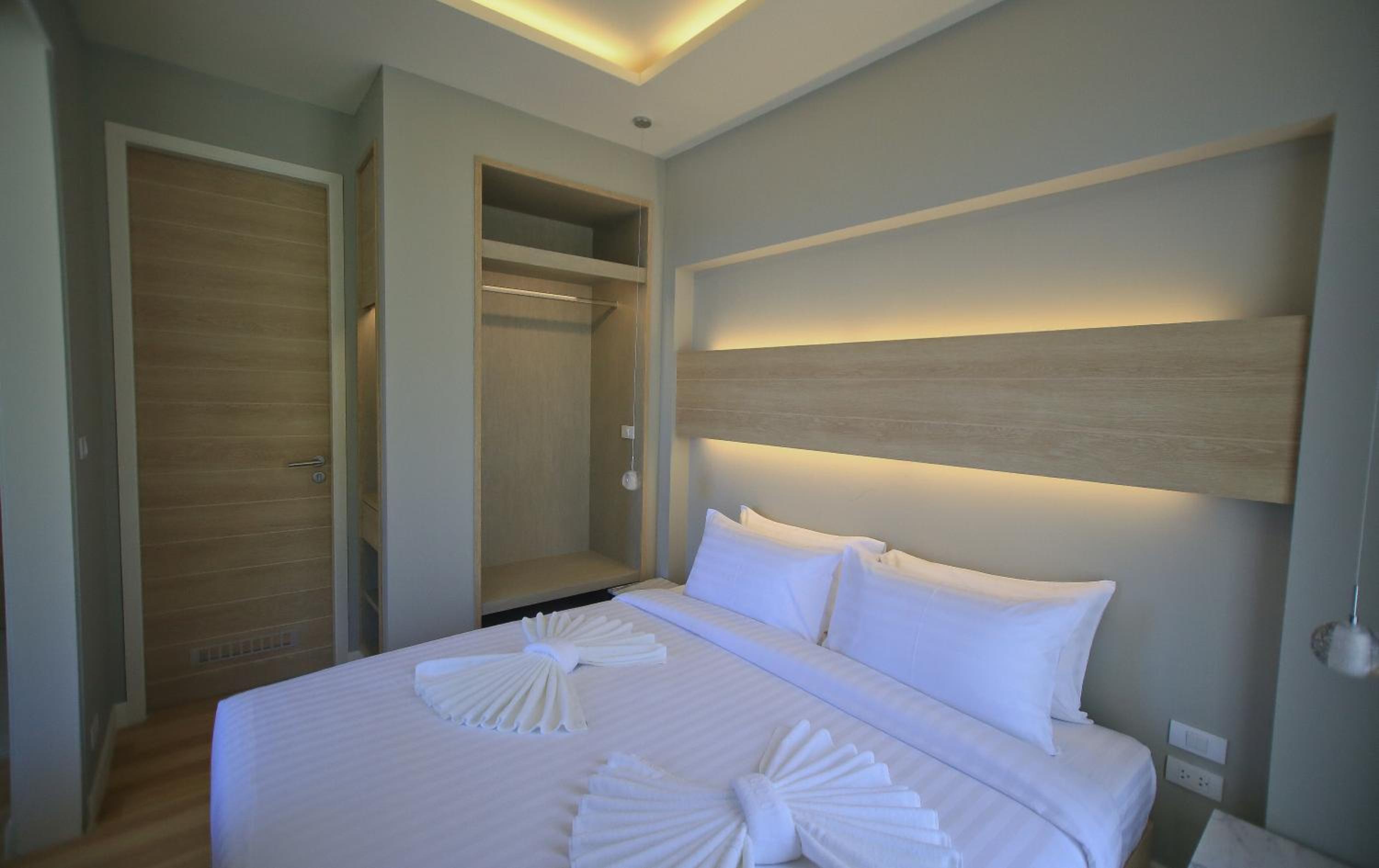 Apartment with Garden View - Photo 13