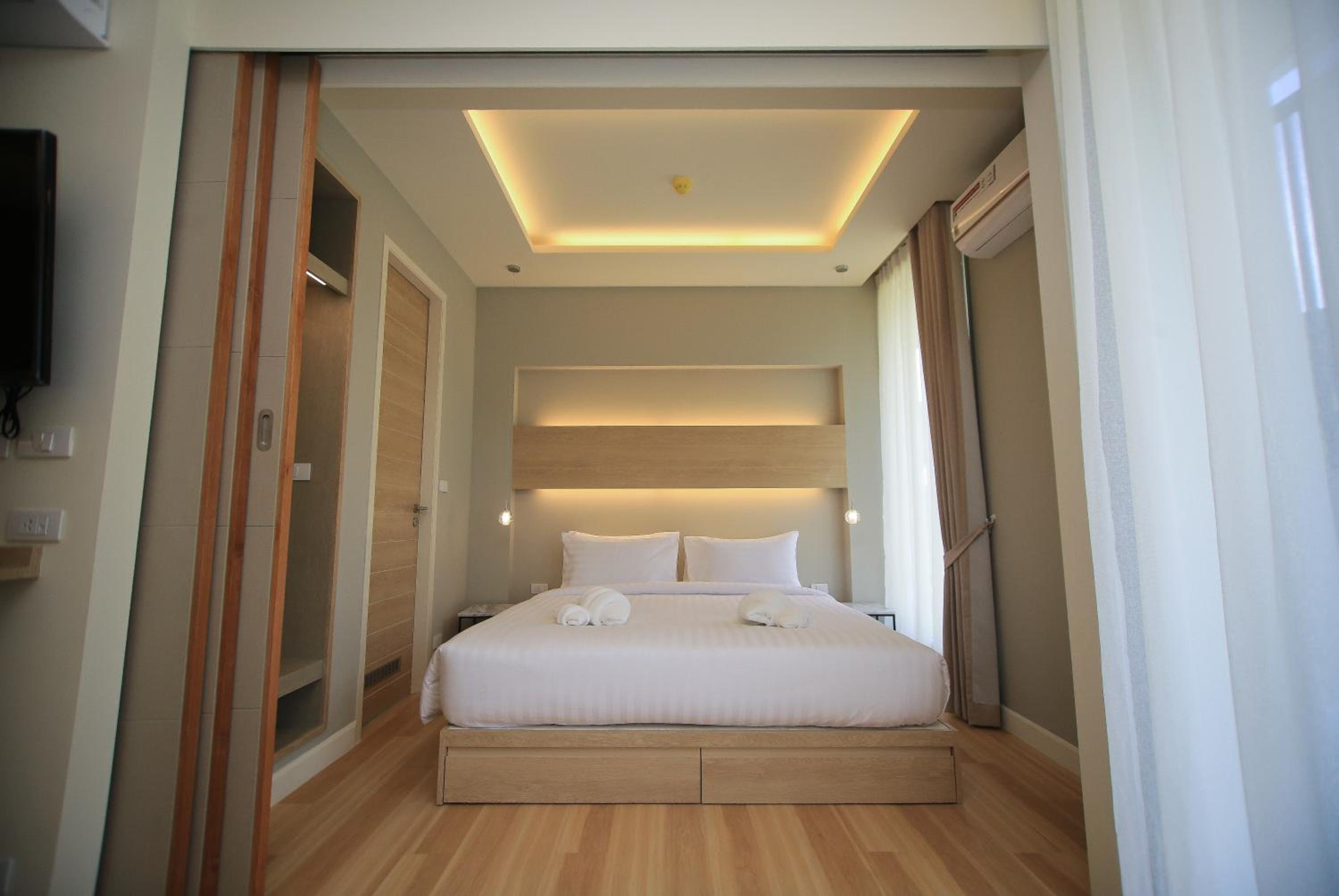 Apartment with Garden View - Photo 15