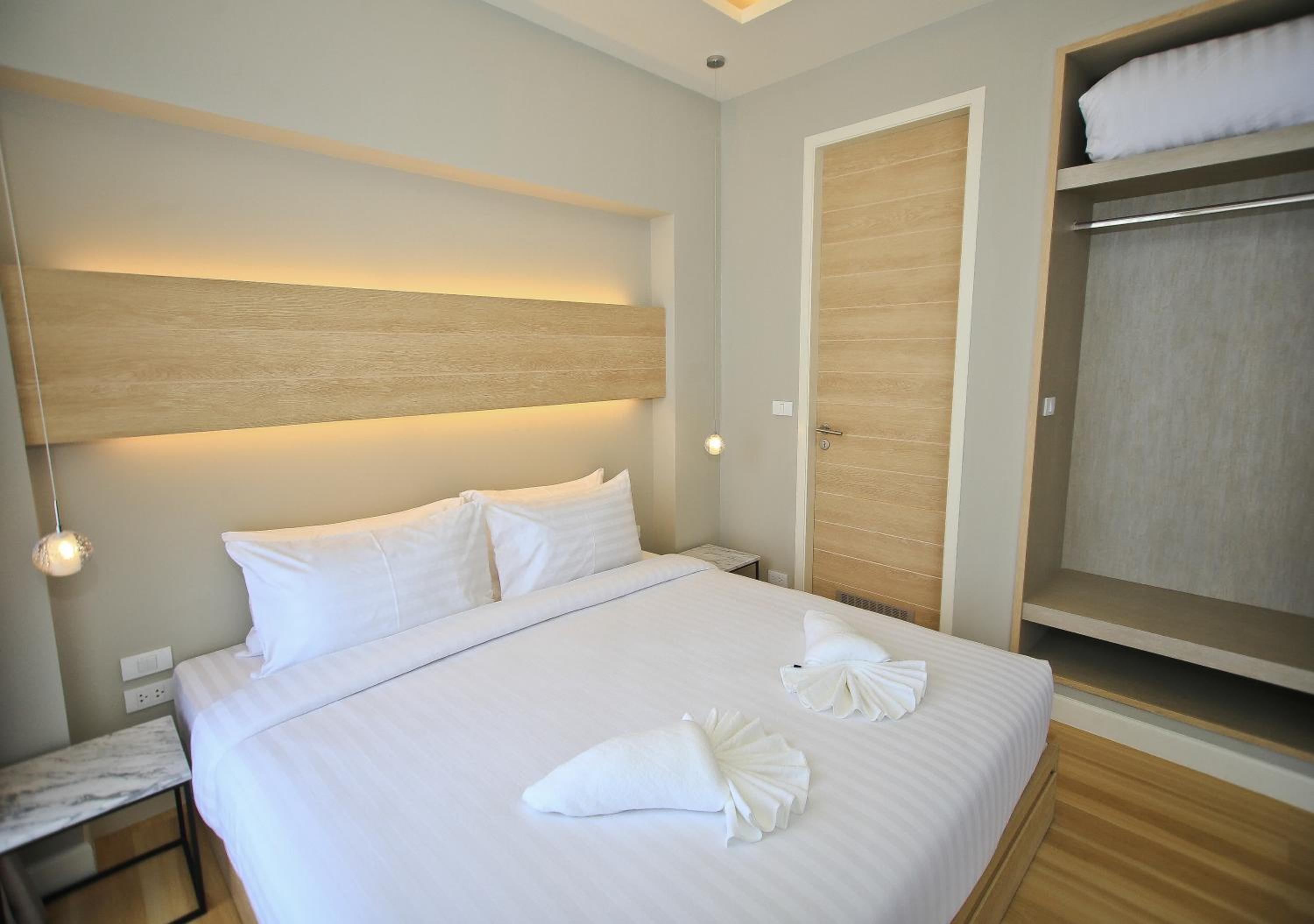 One Bedroom Sea View Partial - Photo 11
