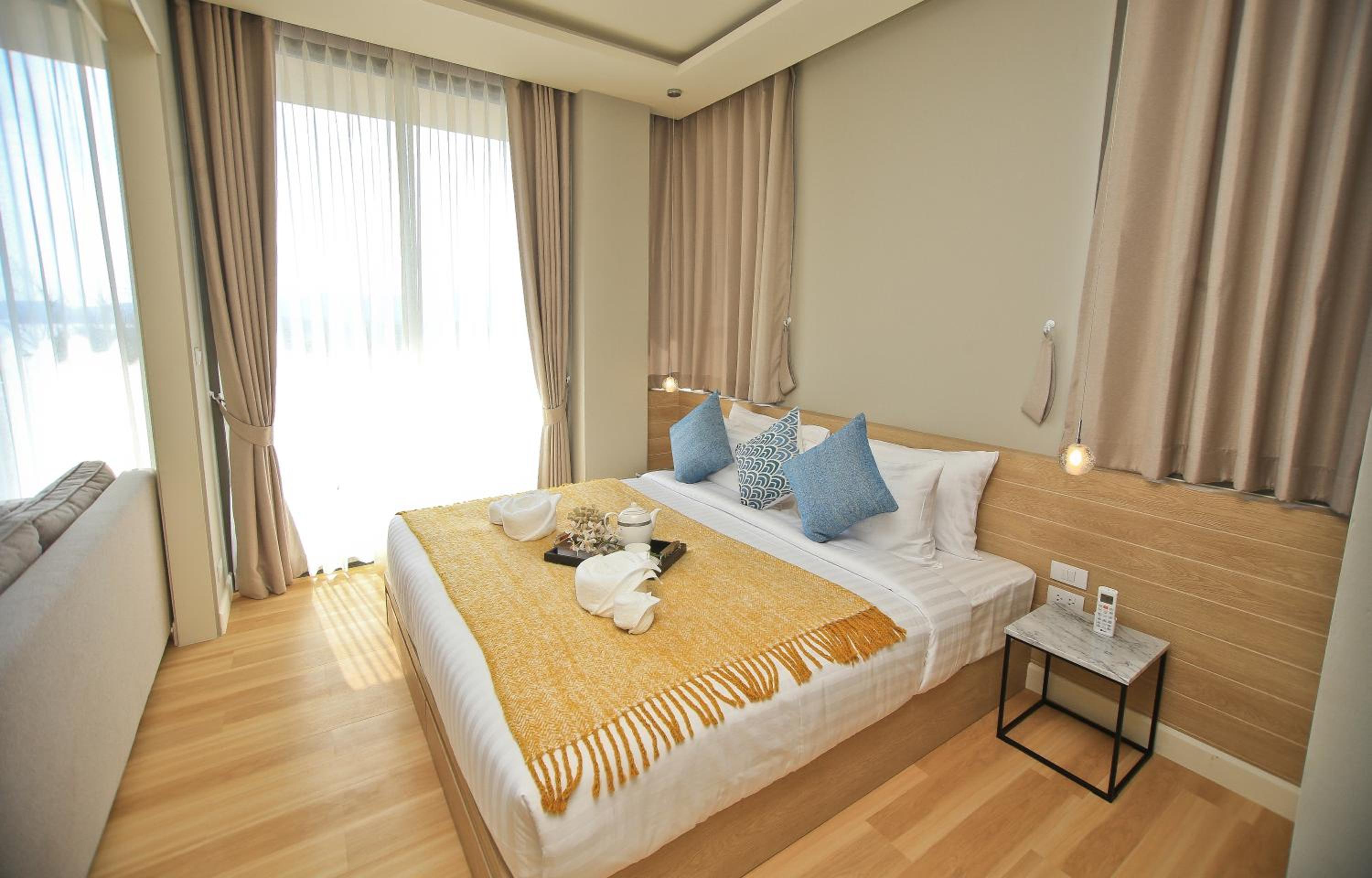 One Bedroom Sea View Partial - Photo 17