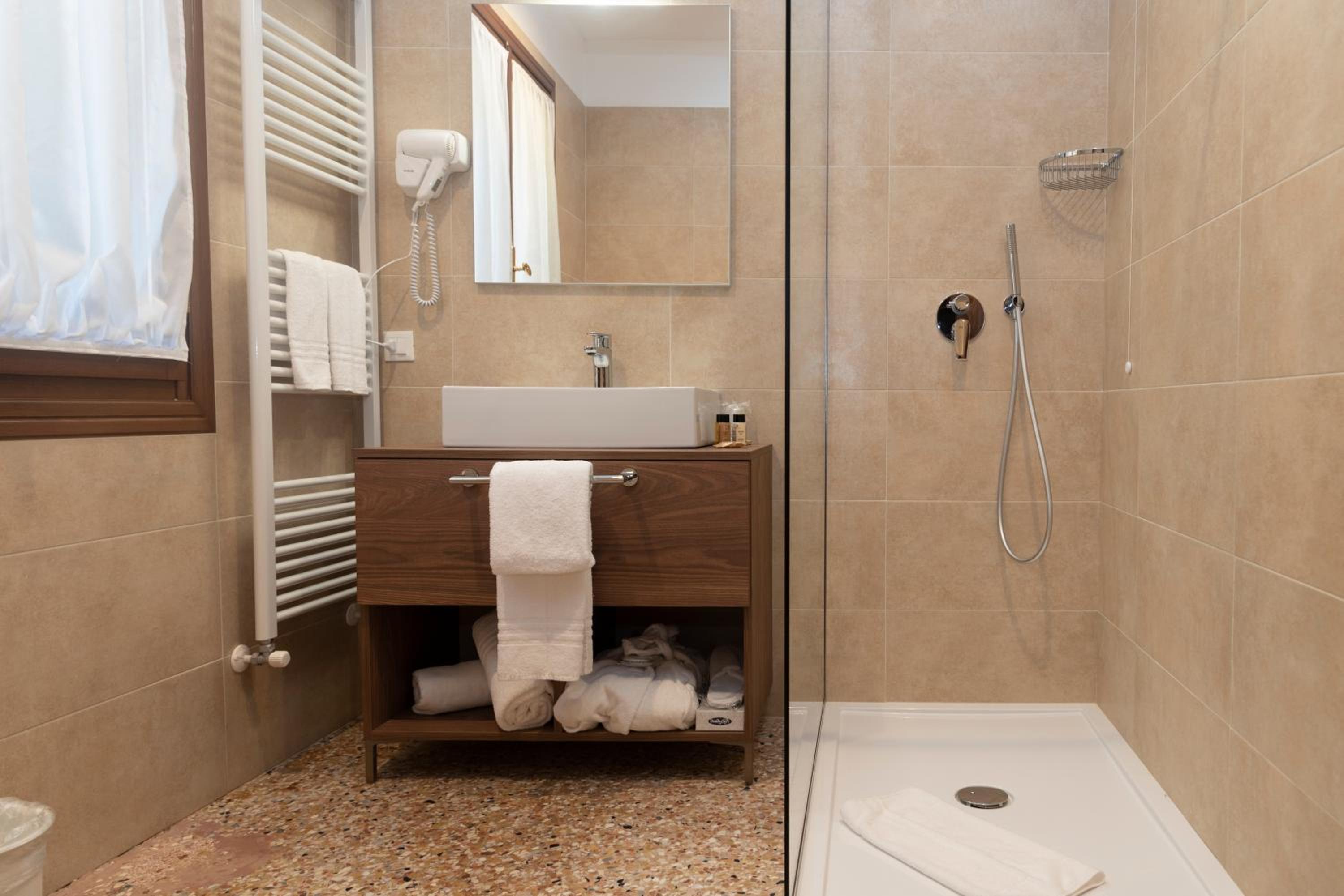Superior Double Room - Photo 4
