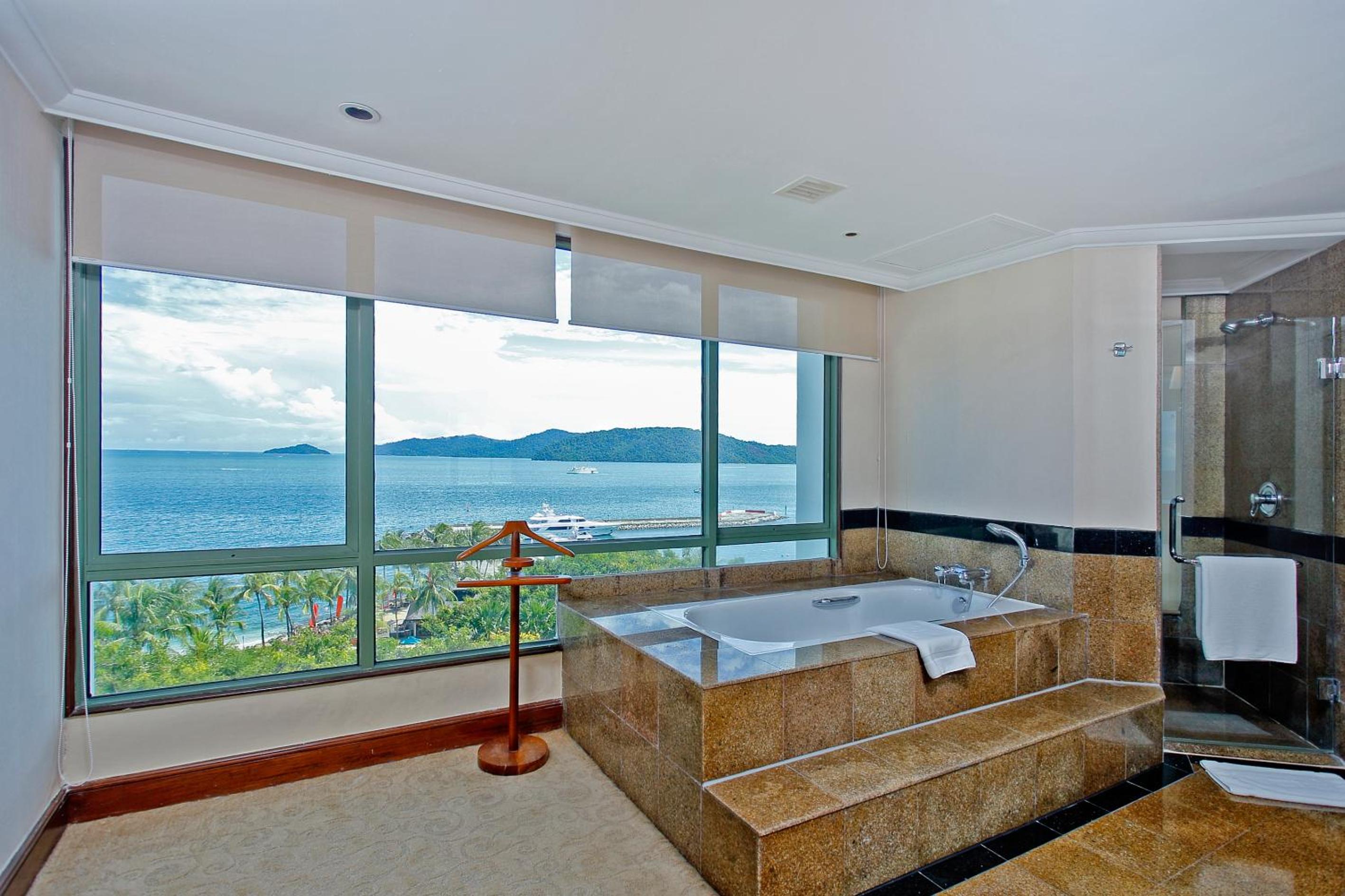 Executive Suite - Photo 5