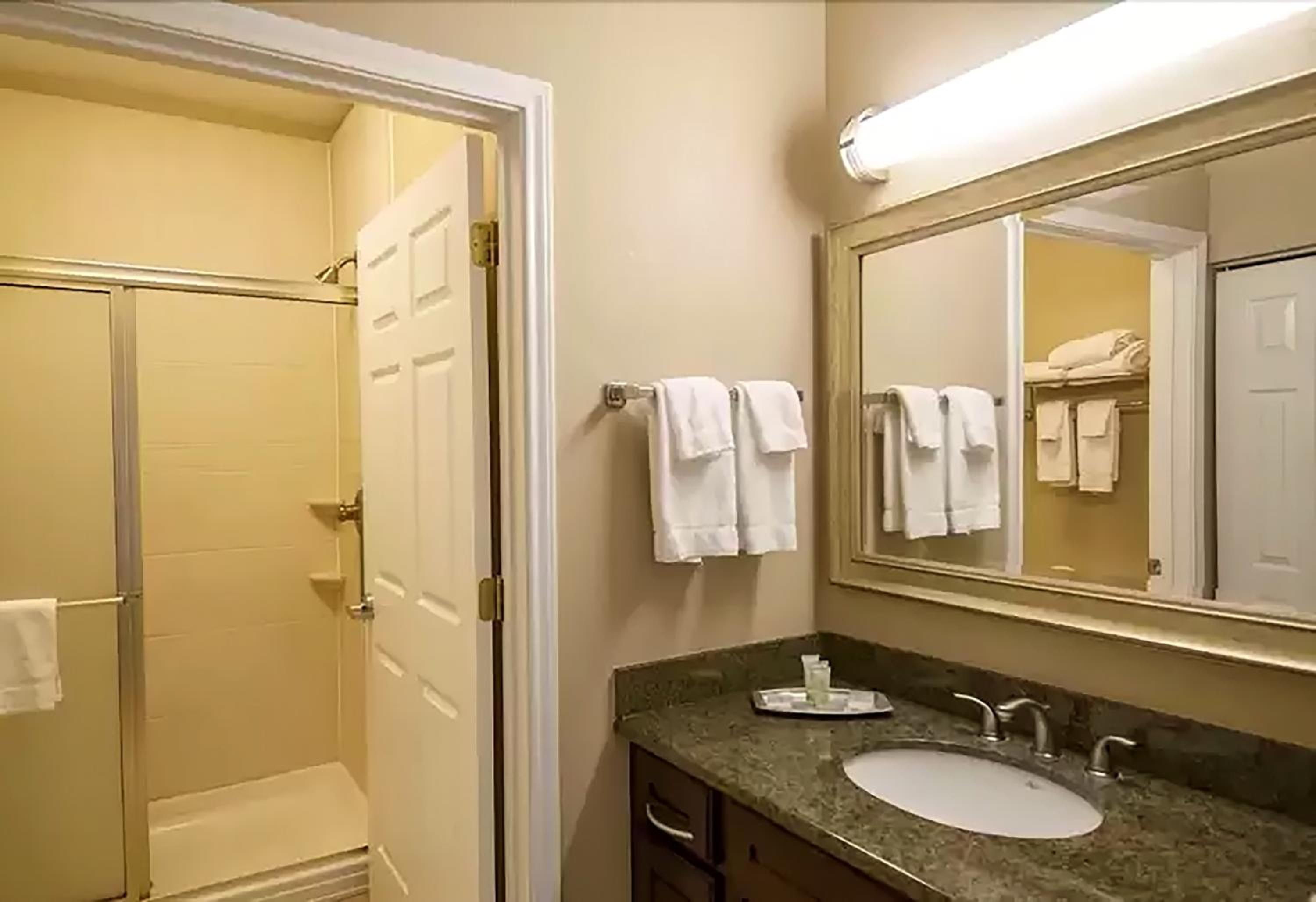 One-Bedroom King Suite - Non-Smoking