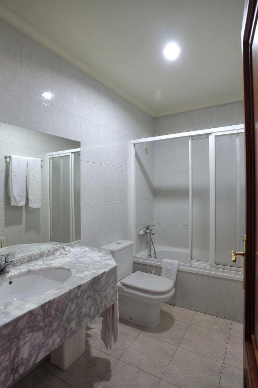 Twin Room - Photo 2