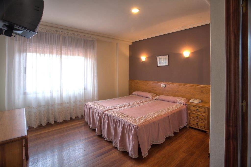 Twin Room - Photo 1