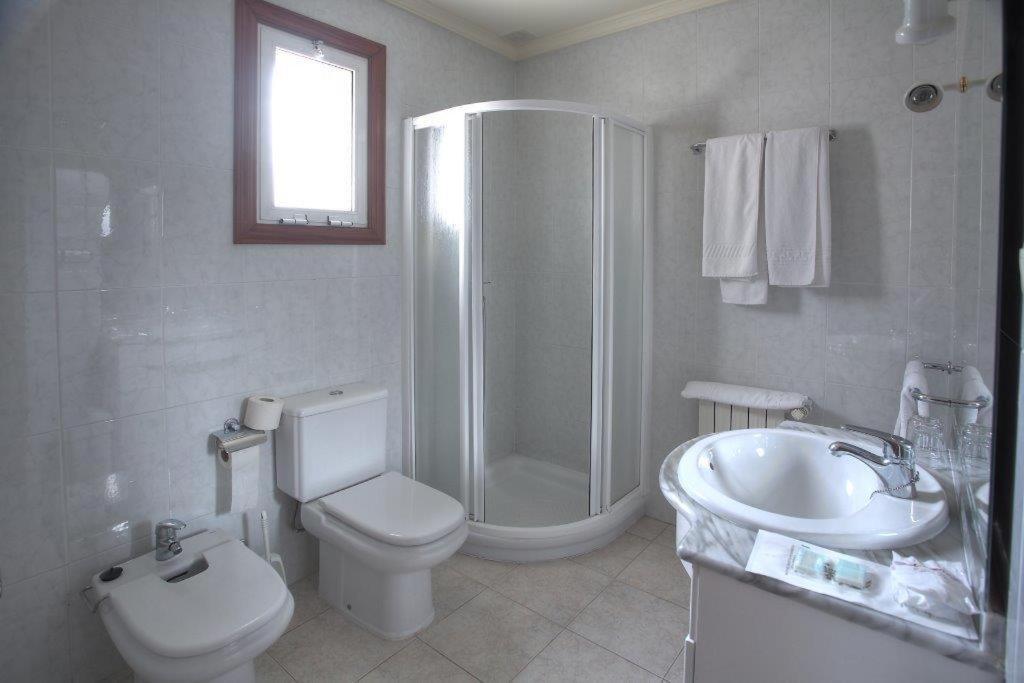 Twin Room - Photo 3