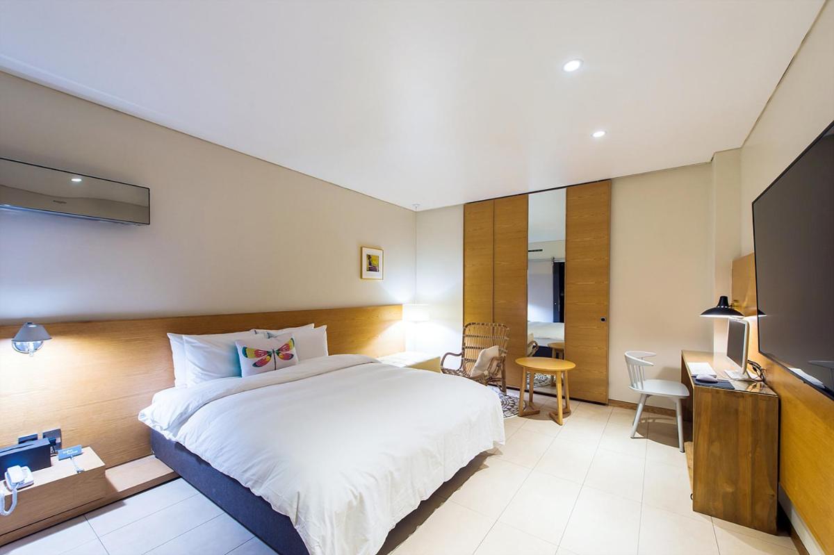 Standard Double Room with 2pm Check in - Photo 6