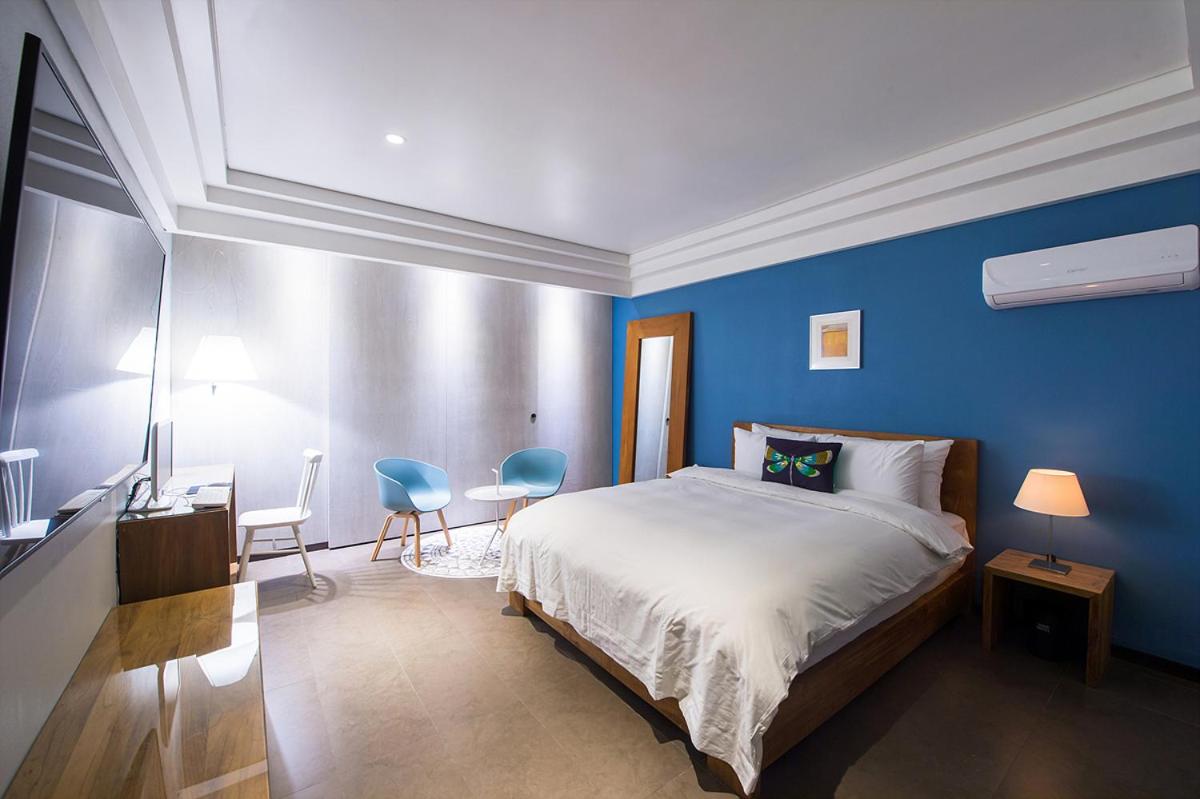 Standard Double Room with 2pm Check in - Photo 3