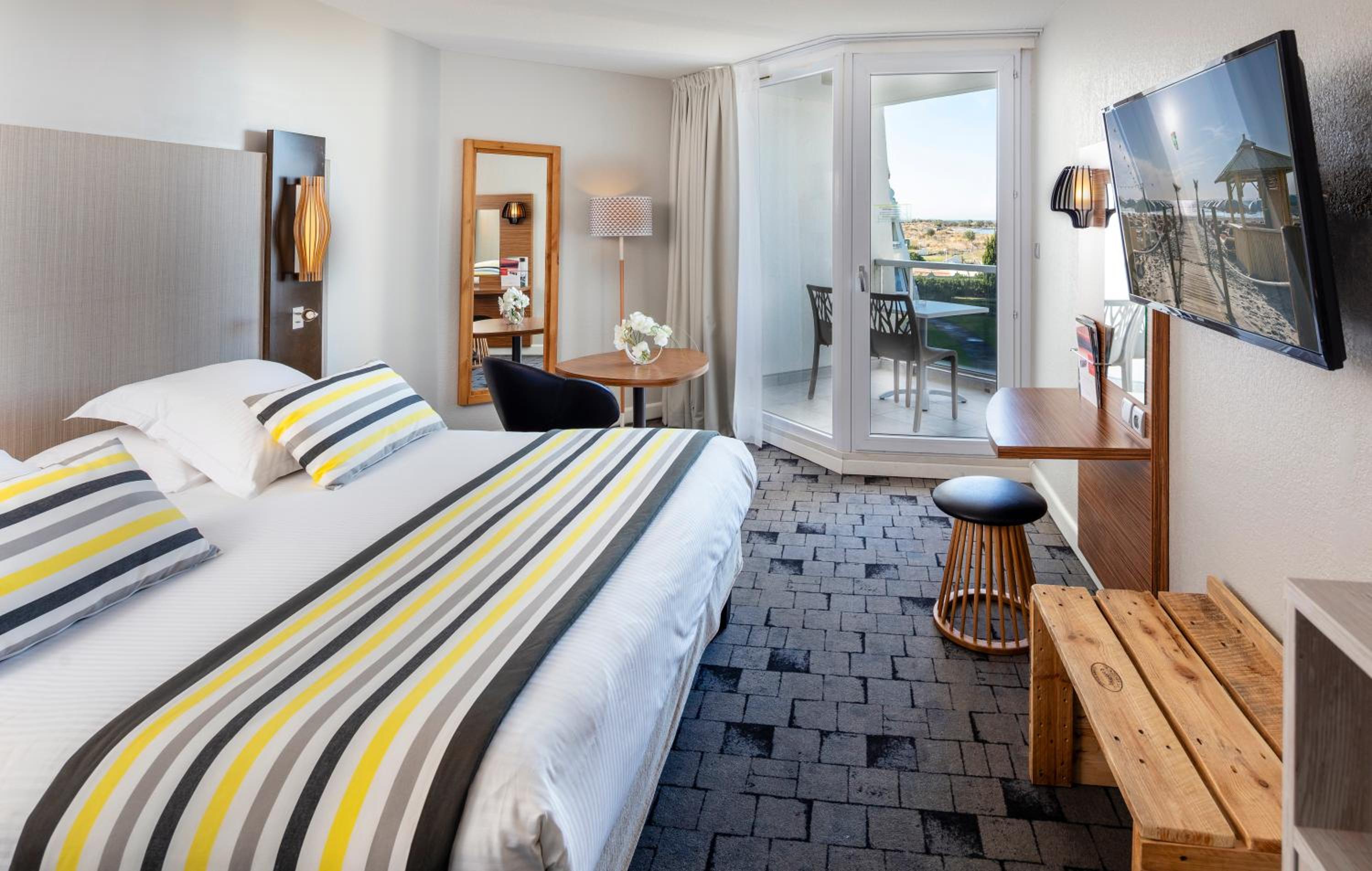 Double Room with Side Sea View photo 1