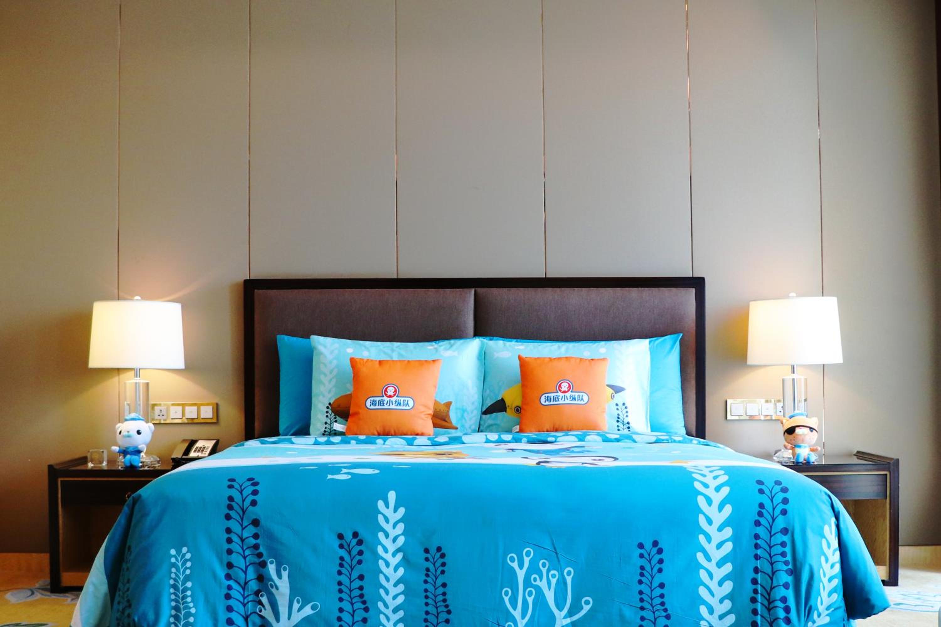 Family Room With Children Bedsheet photo 3