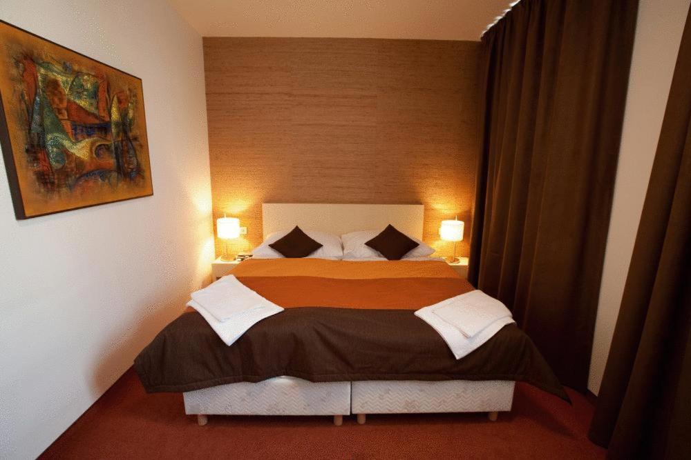 Double or Twin Room - Photo 4