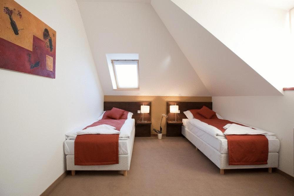 Double or Twin Room - Photo 3