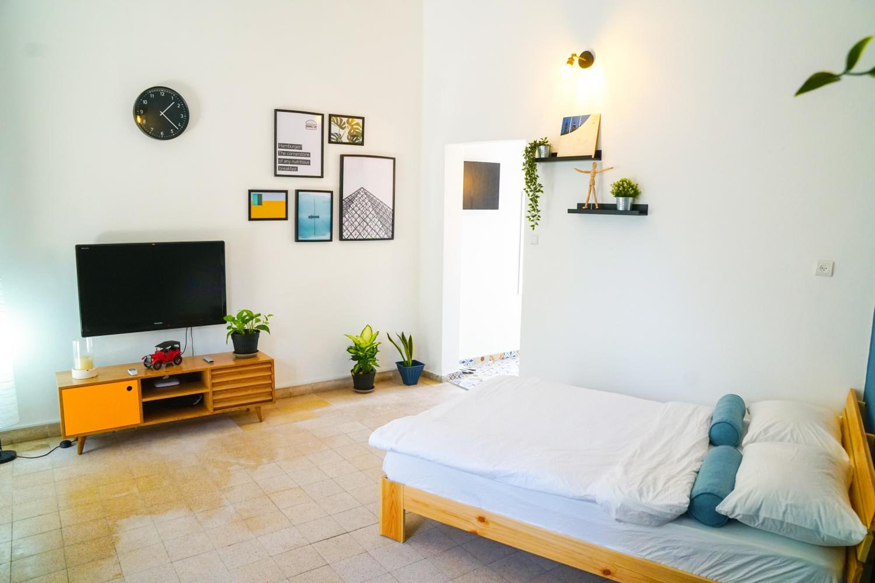 Apartment with Balcony - Photo 21