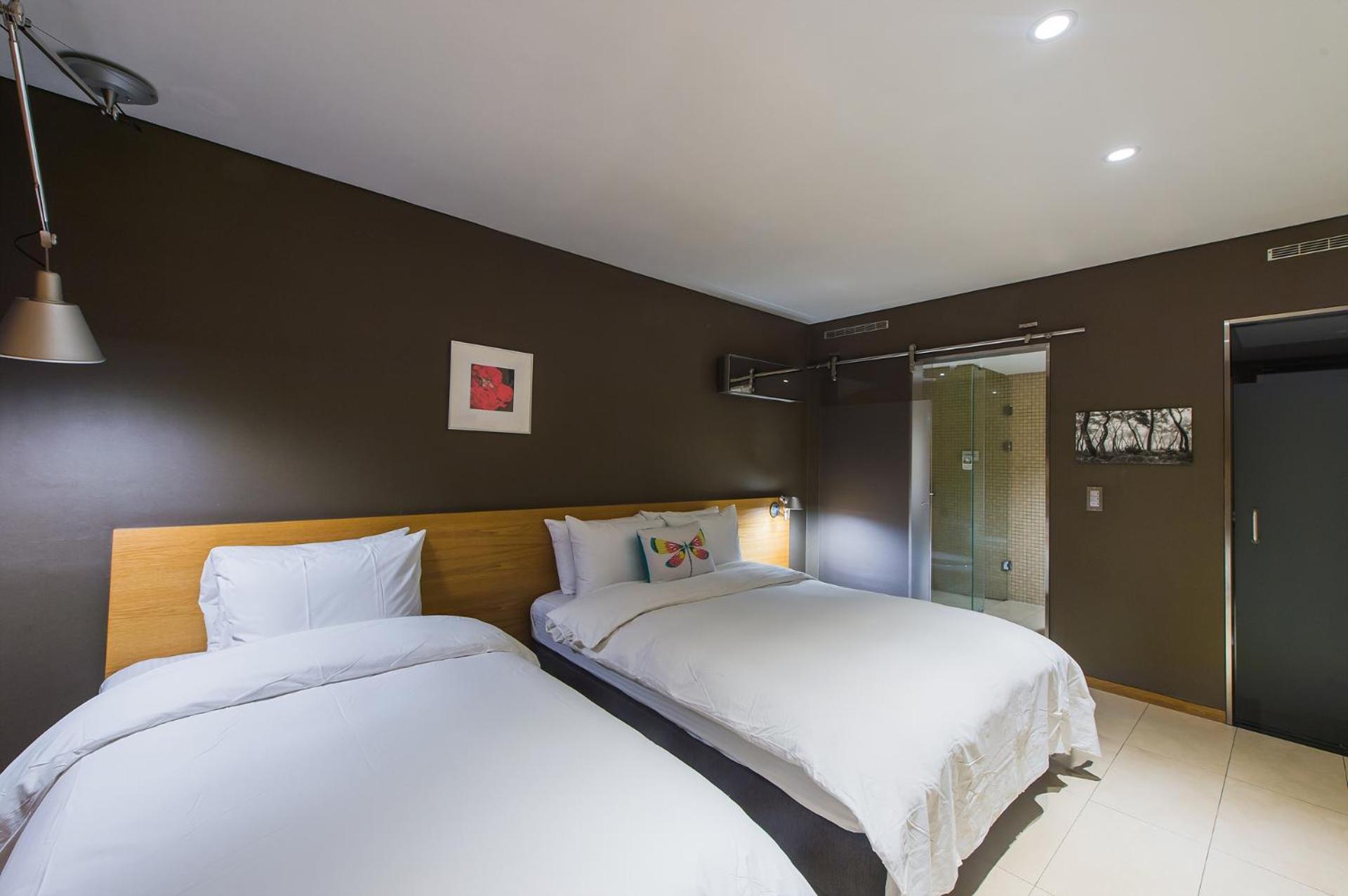 Standard Twin Room with 2pm Check In - Photo 3