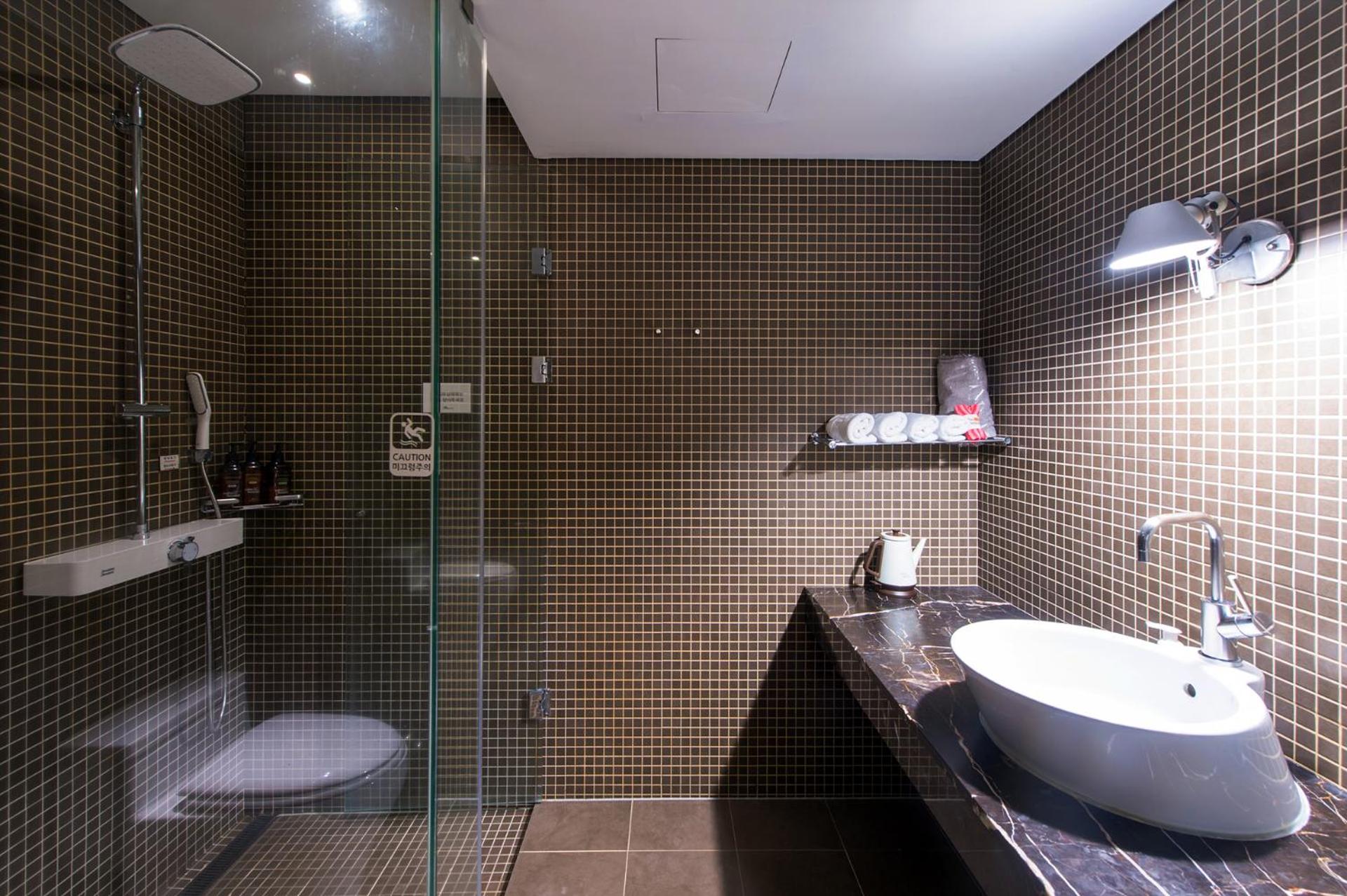 Standard Double Room with 2pm Check in - Photo 2
