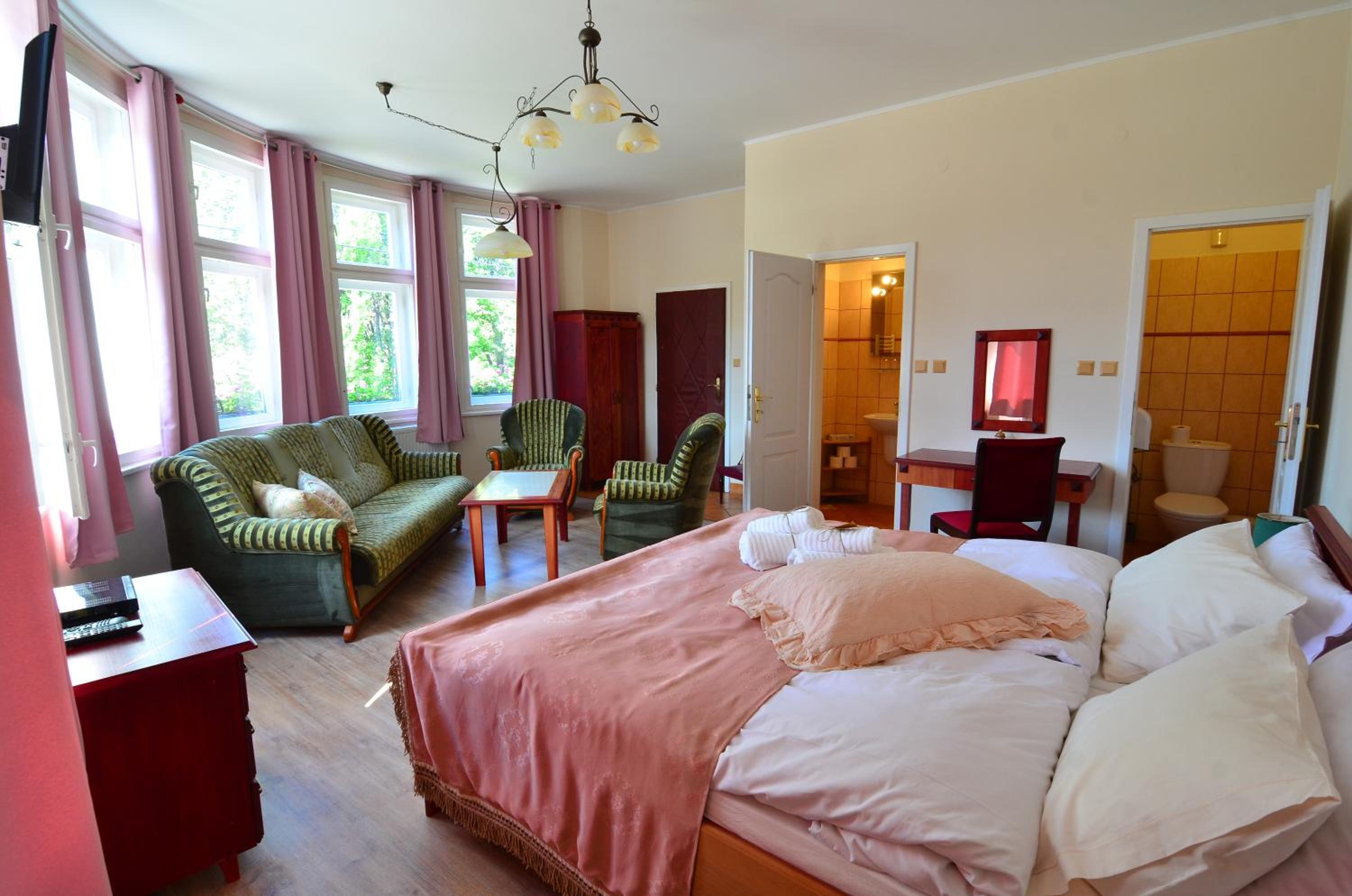 Deluxe Double Room with Extra Bed photo 2