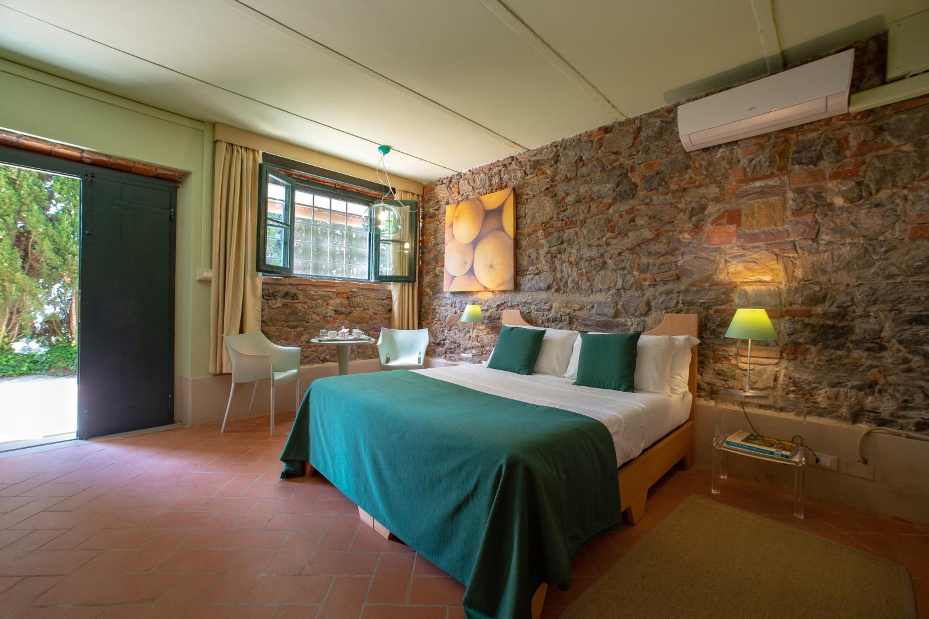 Apartment - Split Level - Photo 1
