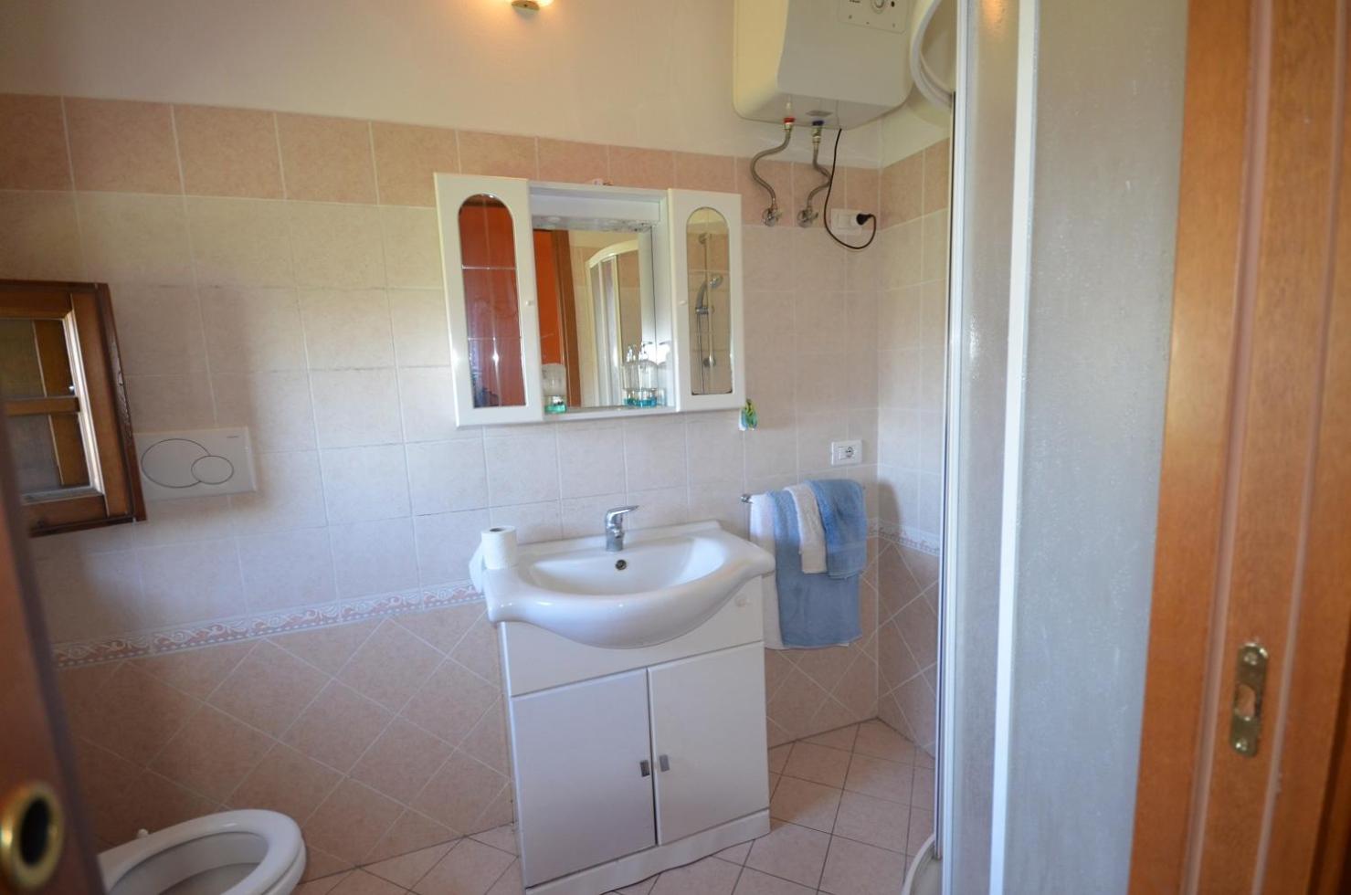 Two-Bedroom House - Photo 14
