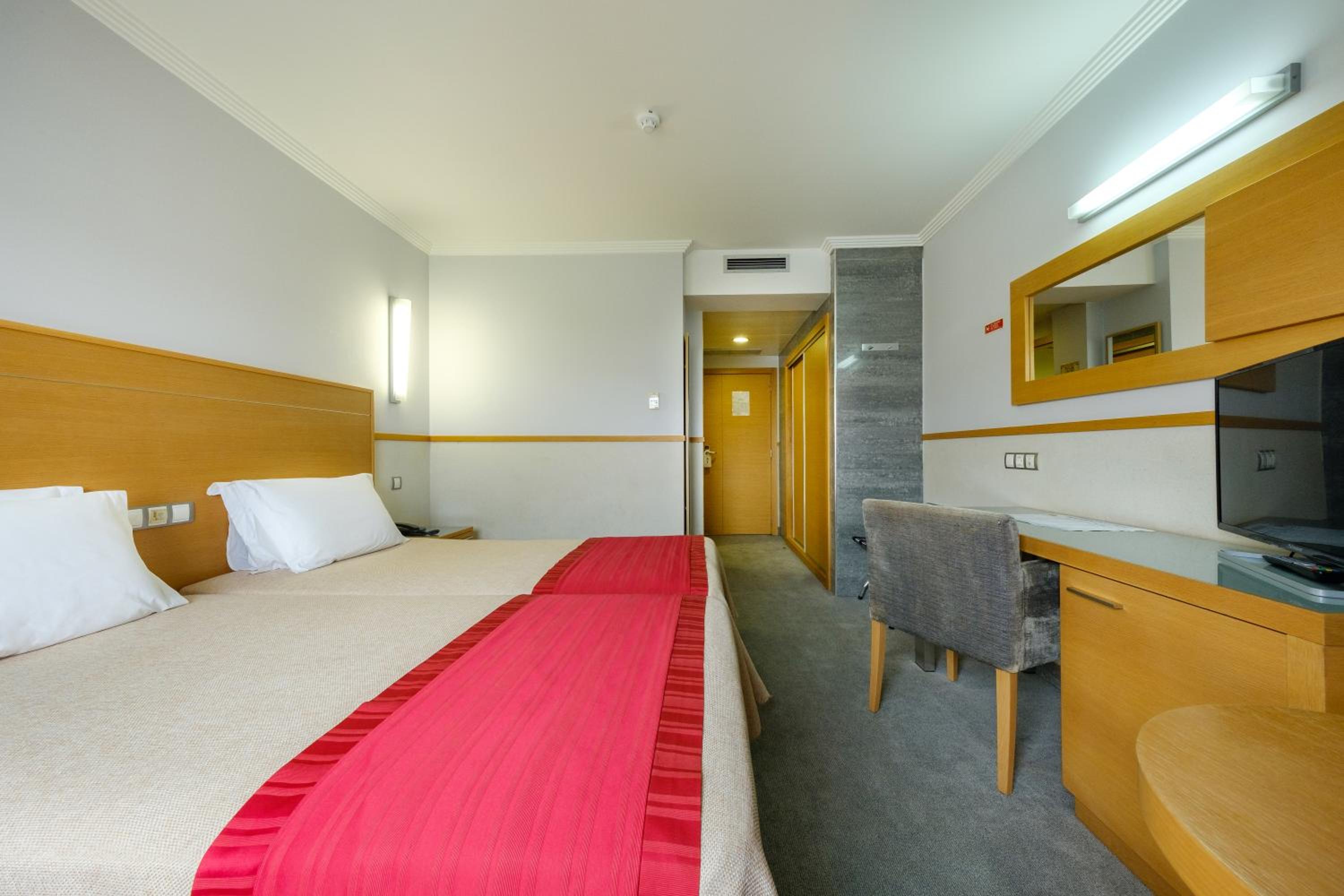 Twin Room - Photo 1