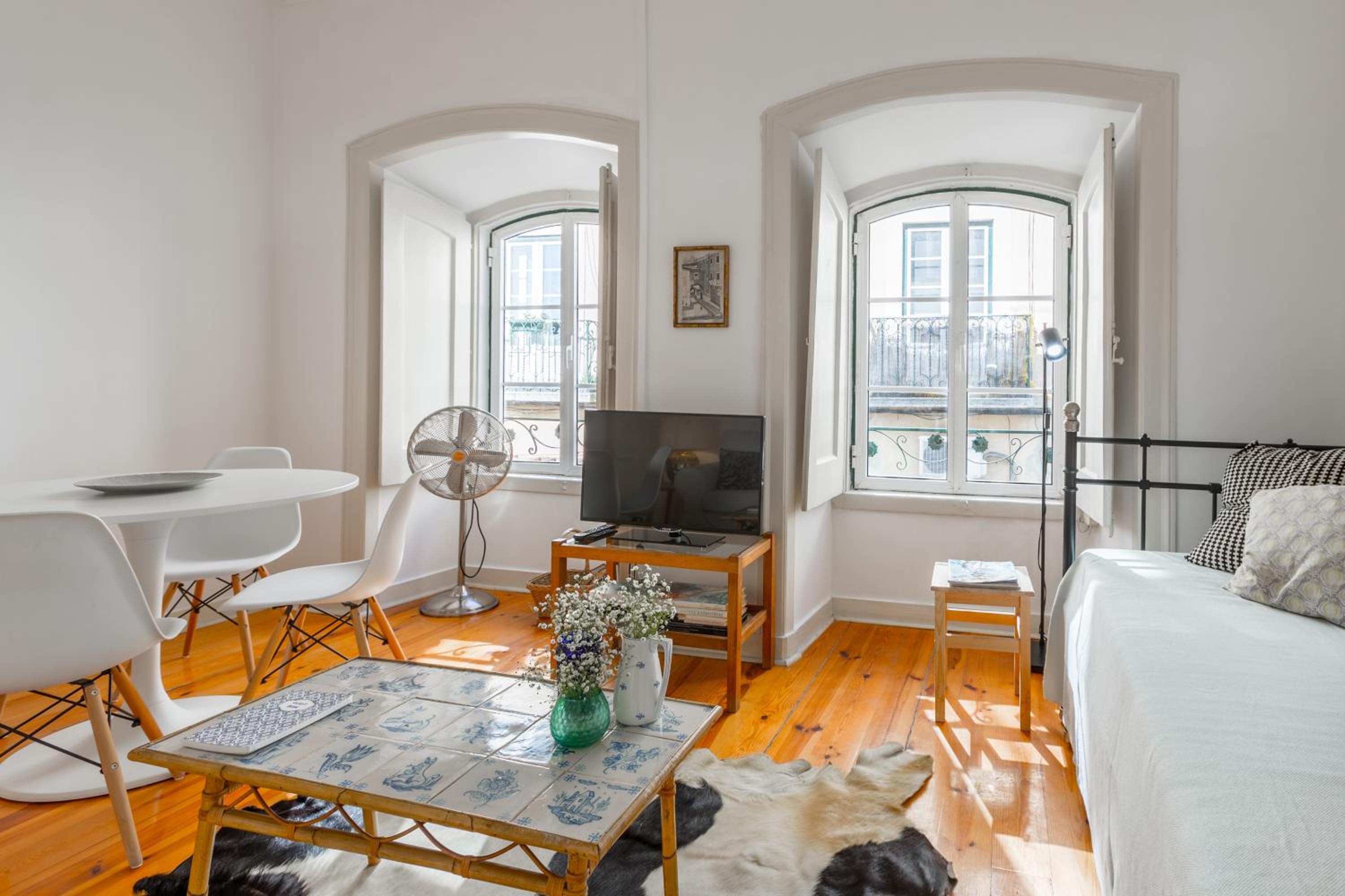 Two-Bedroom Apartment - Photo 9