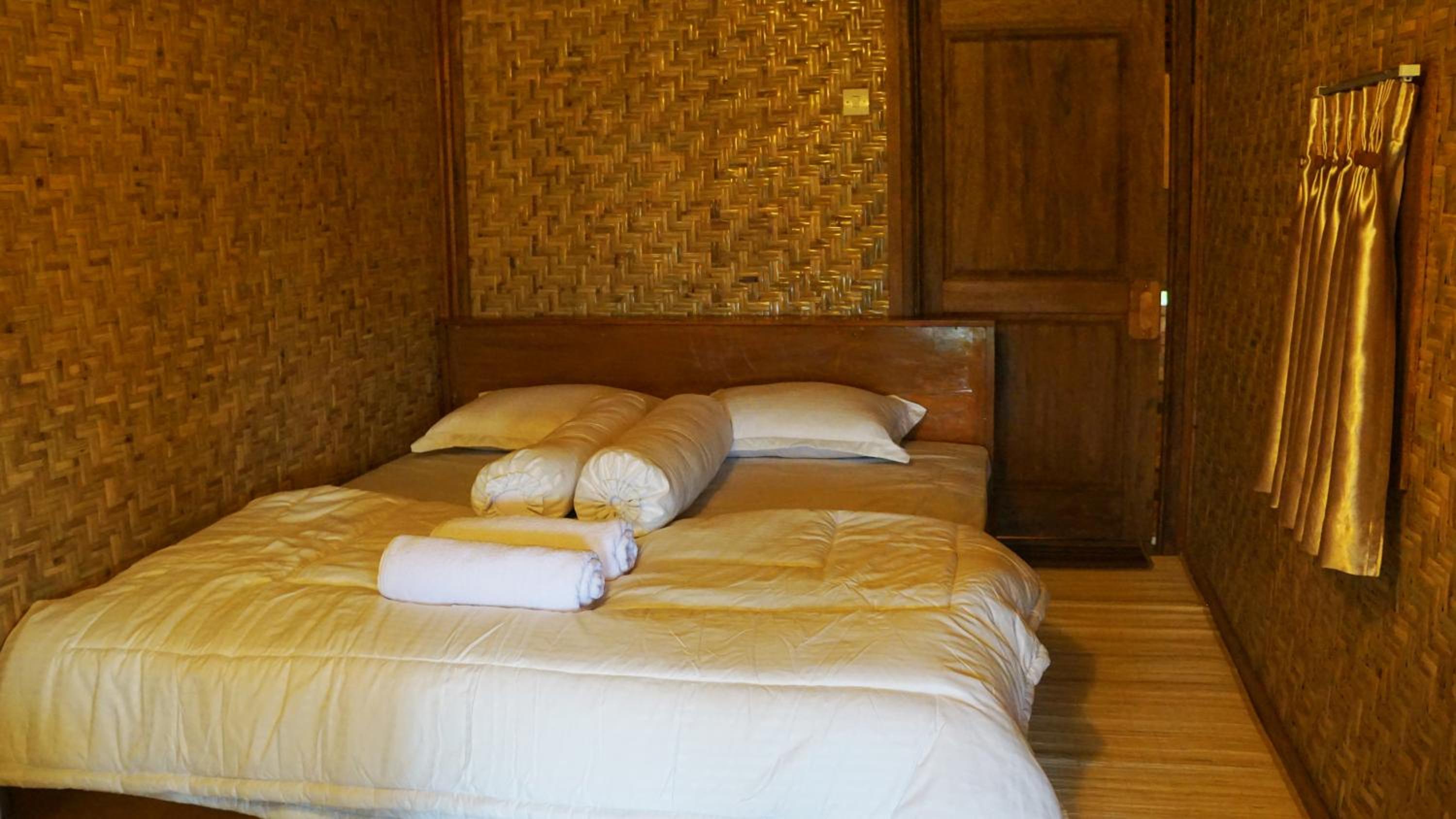 Large Double Room - Photo 6