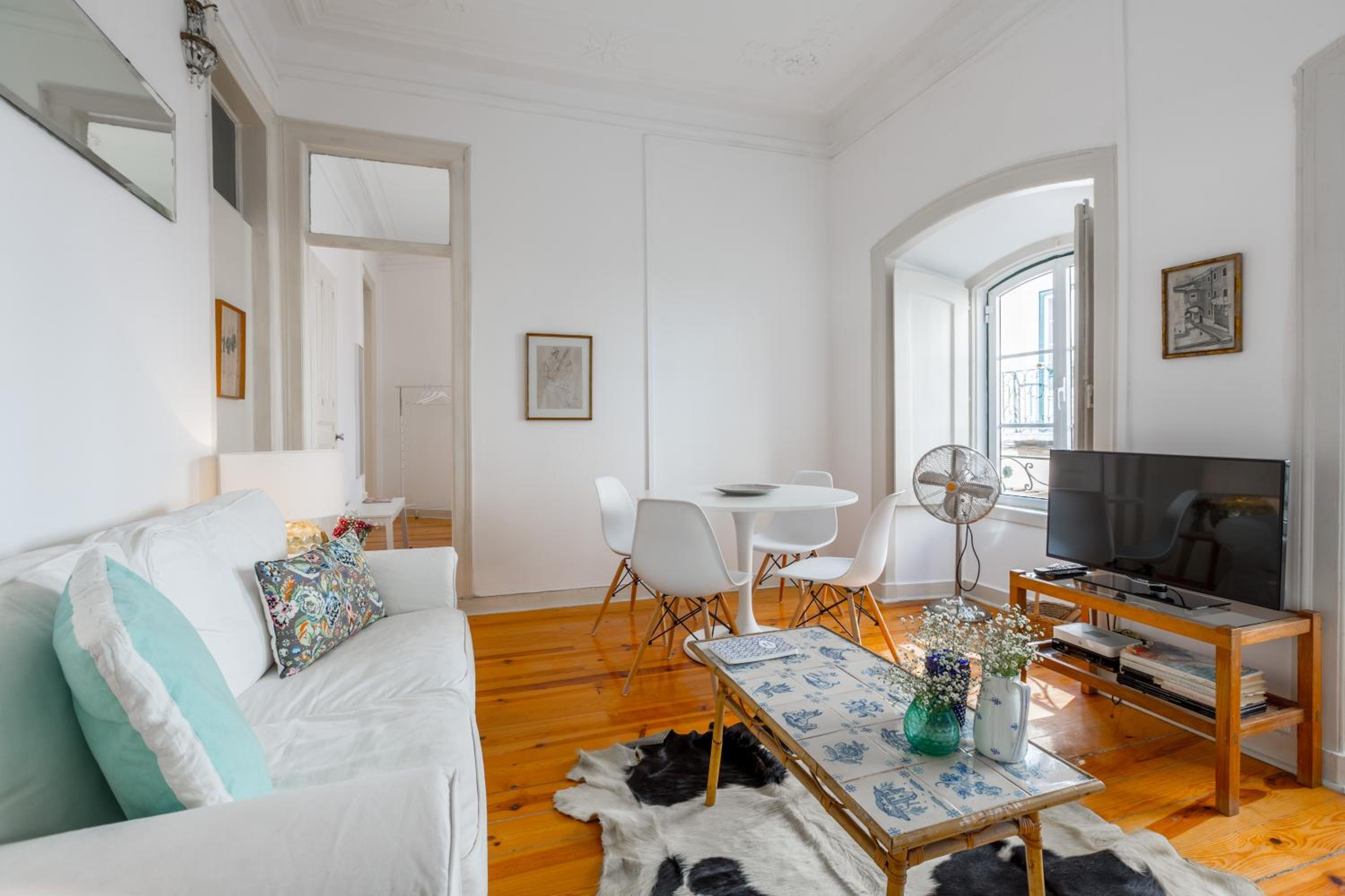 Two-Bedroom Apartment - Photo 25